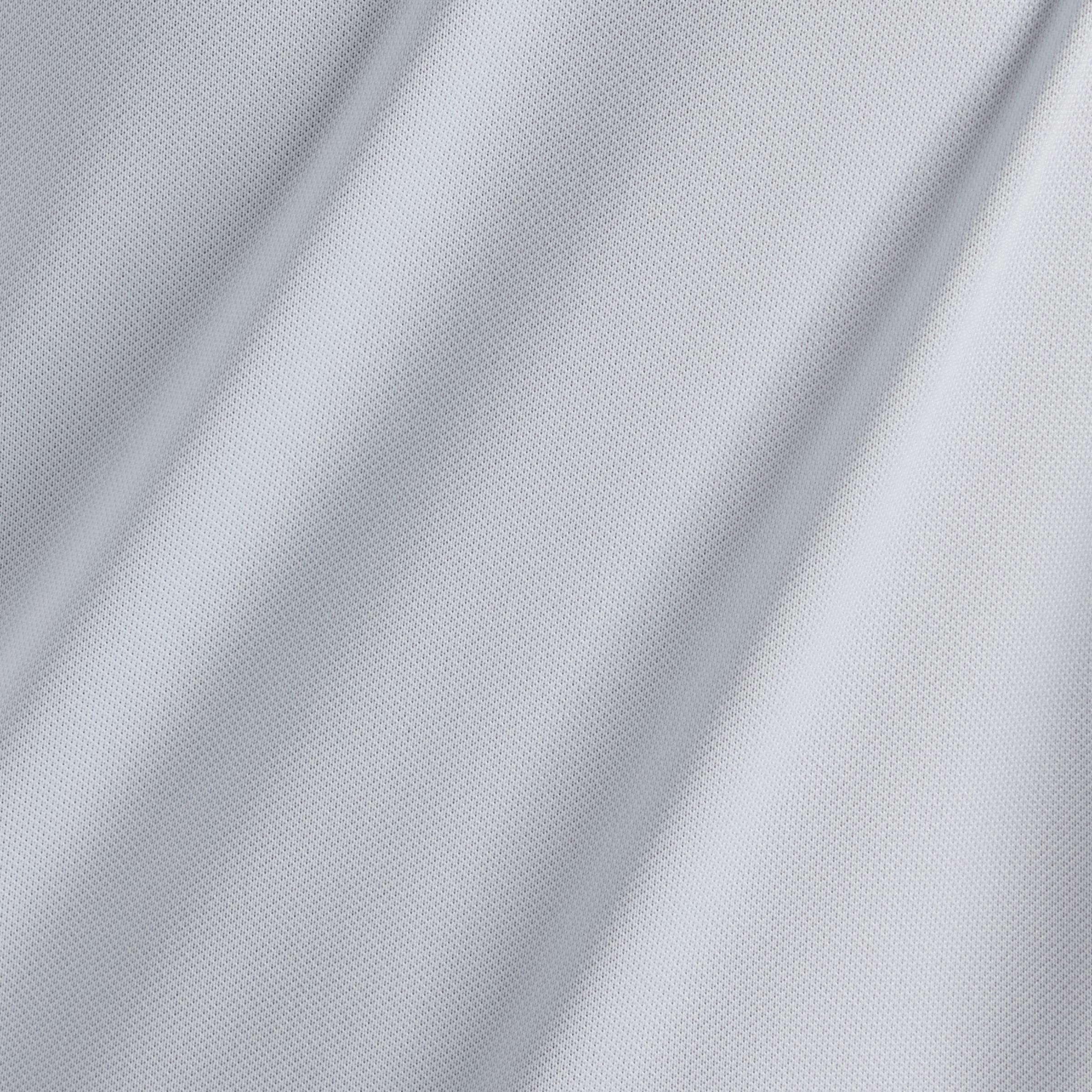 Marcus is wearing size M and is 5'11"/180cm. Chest: 29"/71.1cm, Waist: 36"/91.4cm, Hips: 33.5"/85.1cm