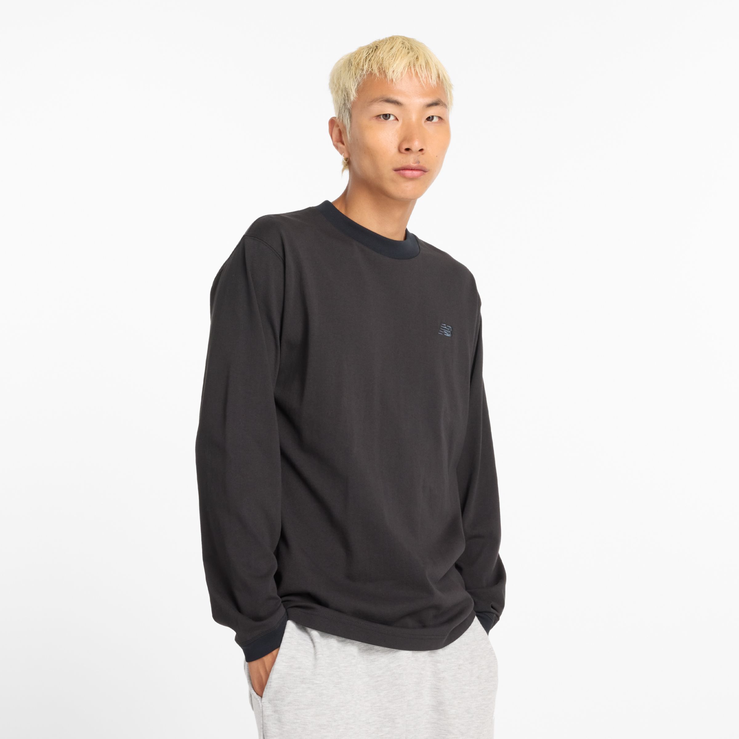 NEW BALANCE HERREN ATHLETICS COTTON LONG SLEEVE IN SCHWARZ, BAUMWOLLJERSEY, GRÖSSE XS 