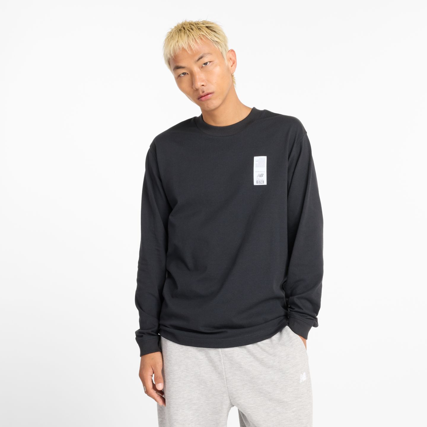Мужской топ New Balance Athletics 574 Sketch Long Sleeve, цвет: Чёрный — фото 2