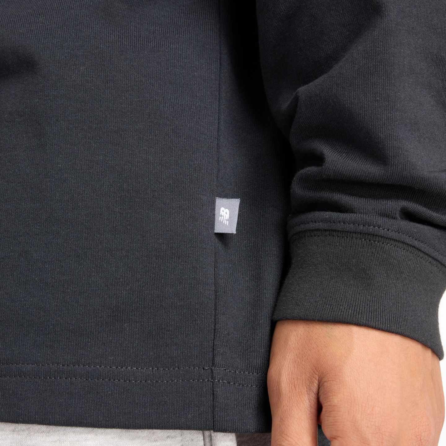 Мужской топ New Balance Athletics 574 Sketch Long Sleeve, цвет: Чёрный — фото 7