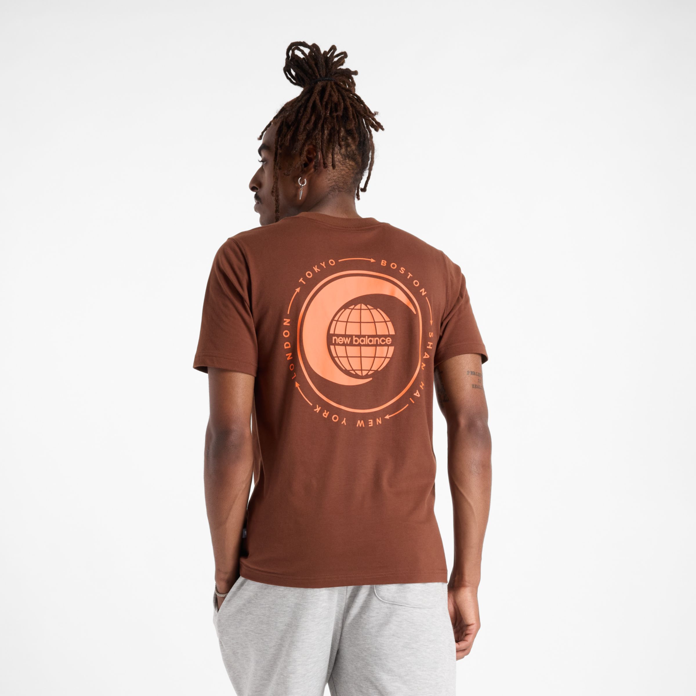 

New Balance Men's Globe T-Shirt Brown - Brown