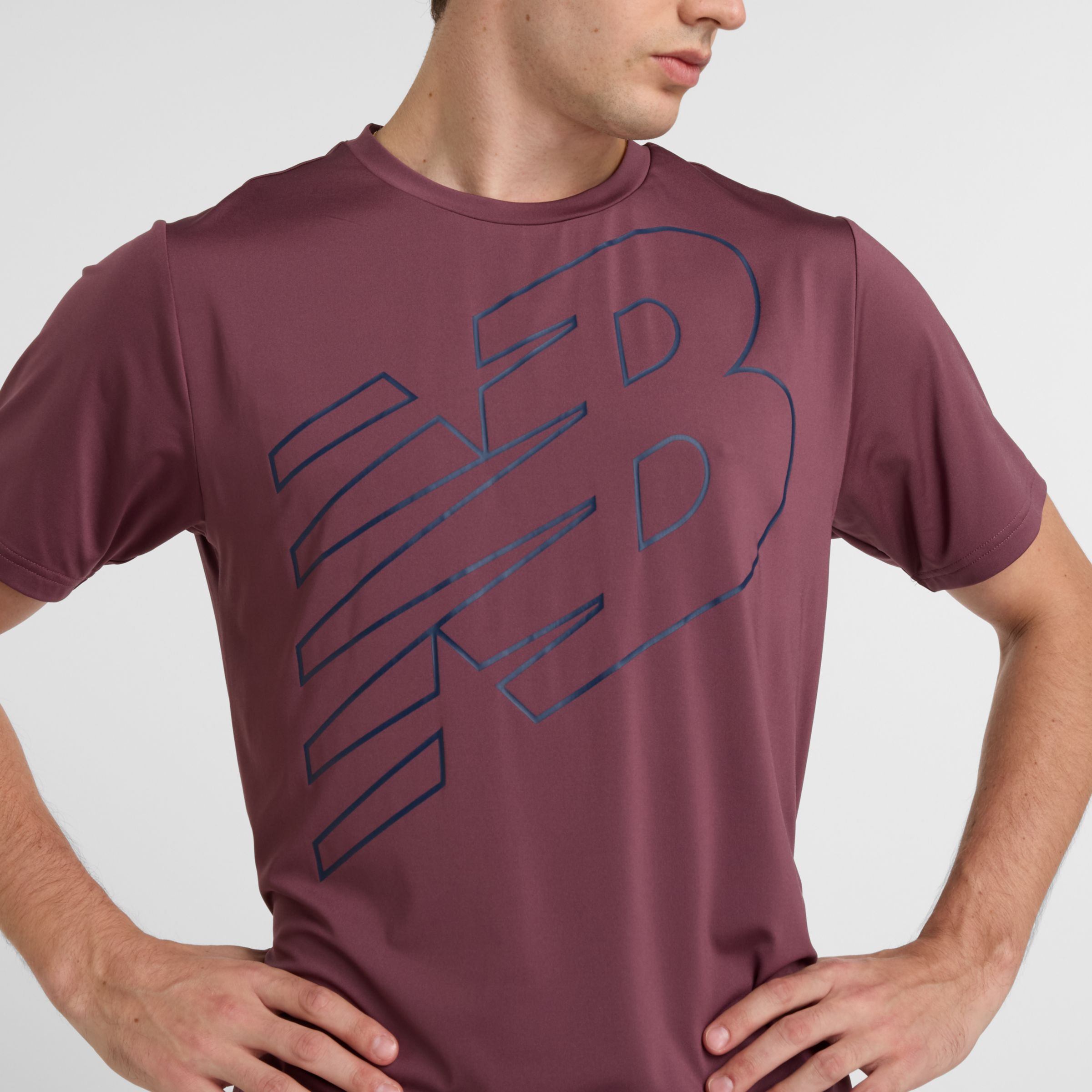 Edward is wearing size M and is 6'1"/185cm. Chest: 35"/88.9cm, Waist: 29.5"/74.9cm, Hips: 37.25"/94.6cm