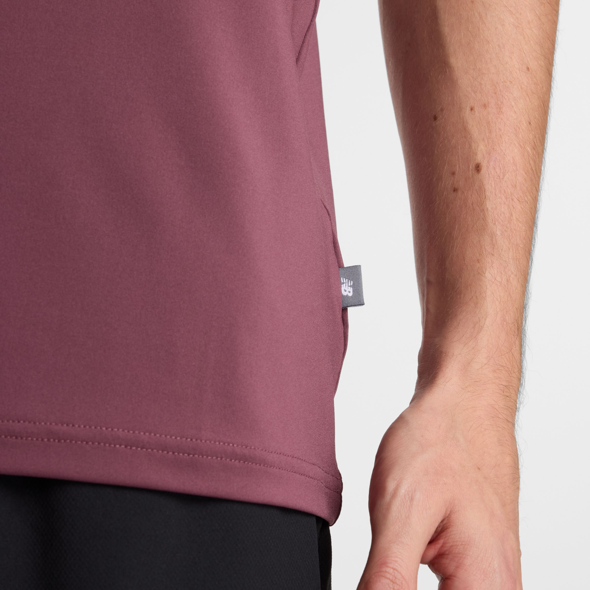 Edward is wearing size M and is 6'1"/185cm. Chest: 35"/88.9cm, Waist: 29.5"/74.9cm, Hips: 37.25"/94.6cm
