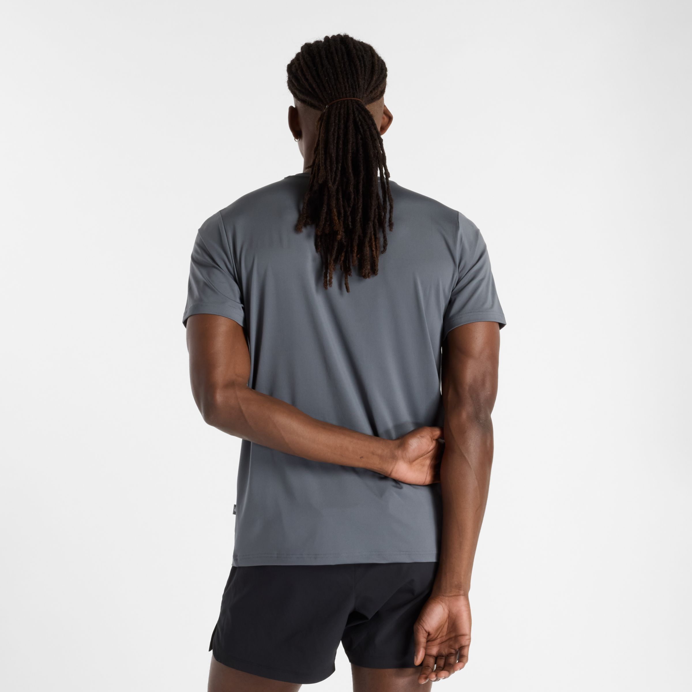 Sidik is wearing size M and is 6'2"/188cm. Chest: 37"/94cm, Waist: 29"/73.7cm, Hips: 37"/94cm
