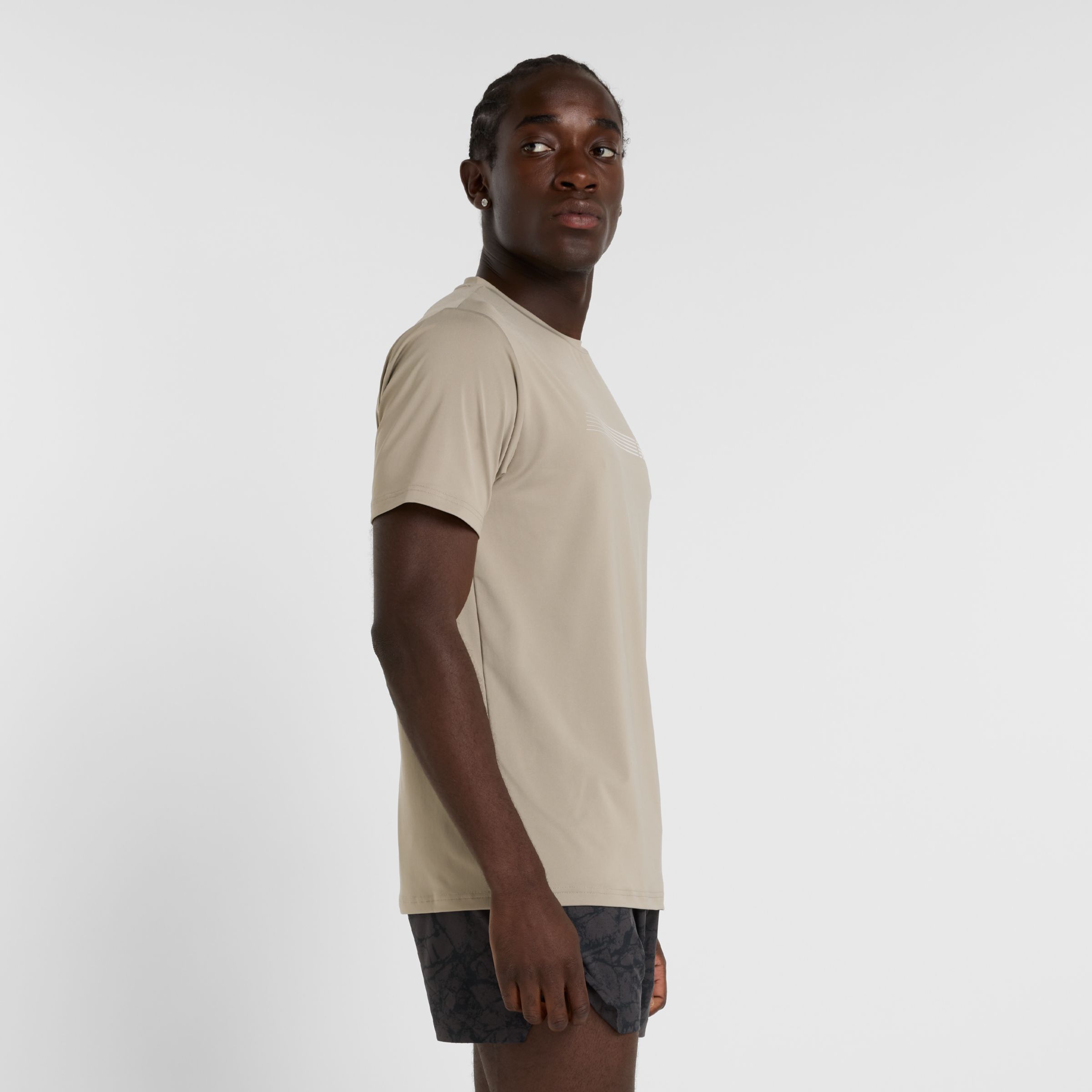 Linear ロゴ パフォーマンスショートスリーブTシャツ