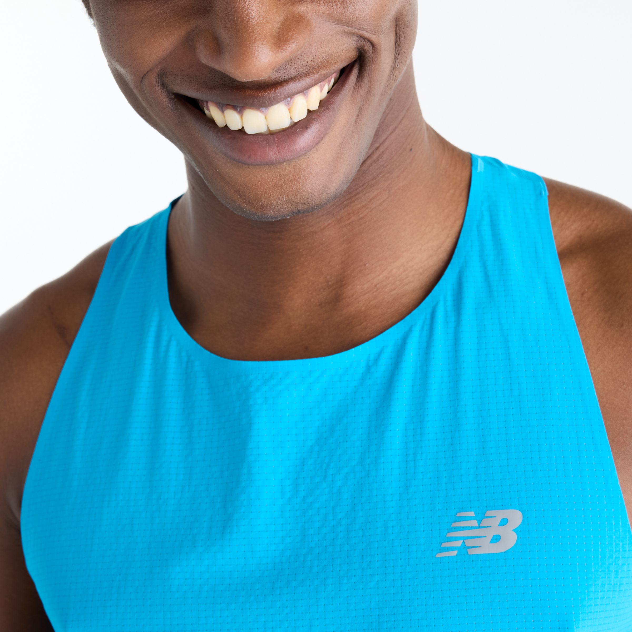 Tyliv is wearing size M and is 6'1"/186cm. Chest: 34.5"/88cm, Waist: 29"/74cm, Hips: 36.5"/93cm