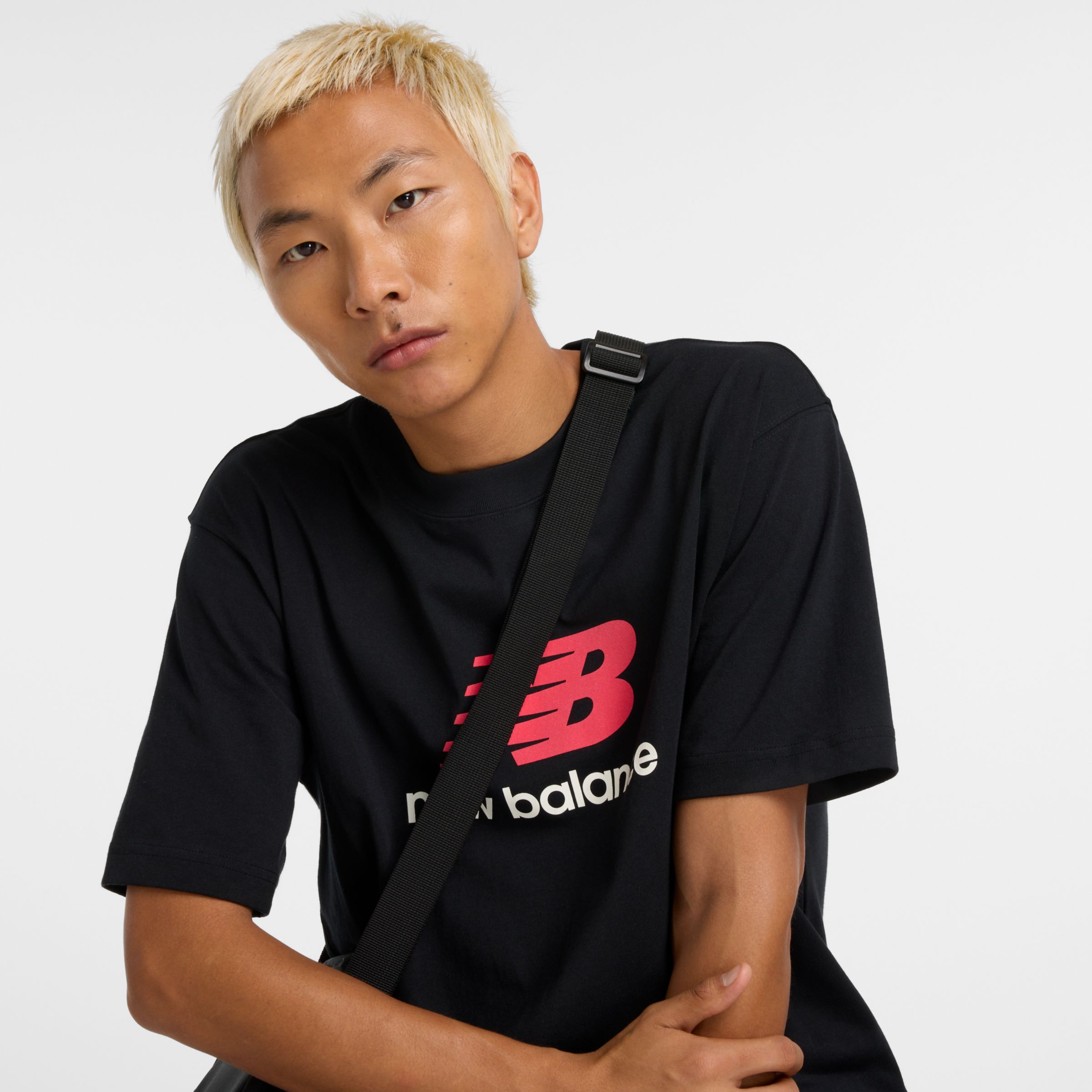 New Balance Men's Athletics Logo T-Shirt in Black Cotton, size Medium