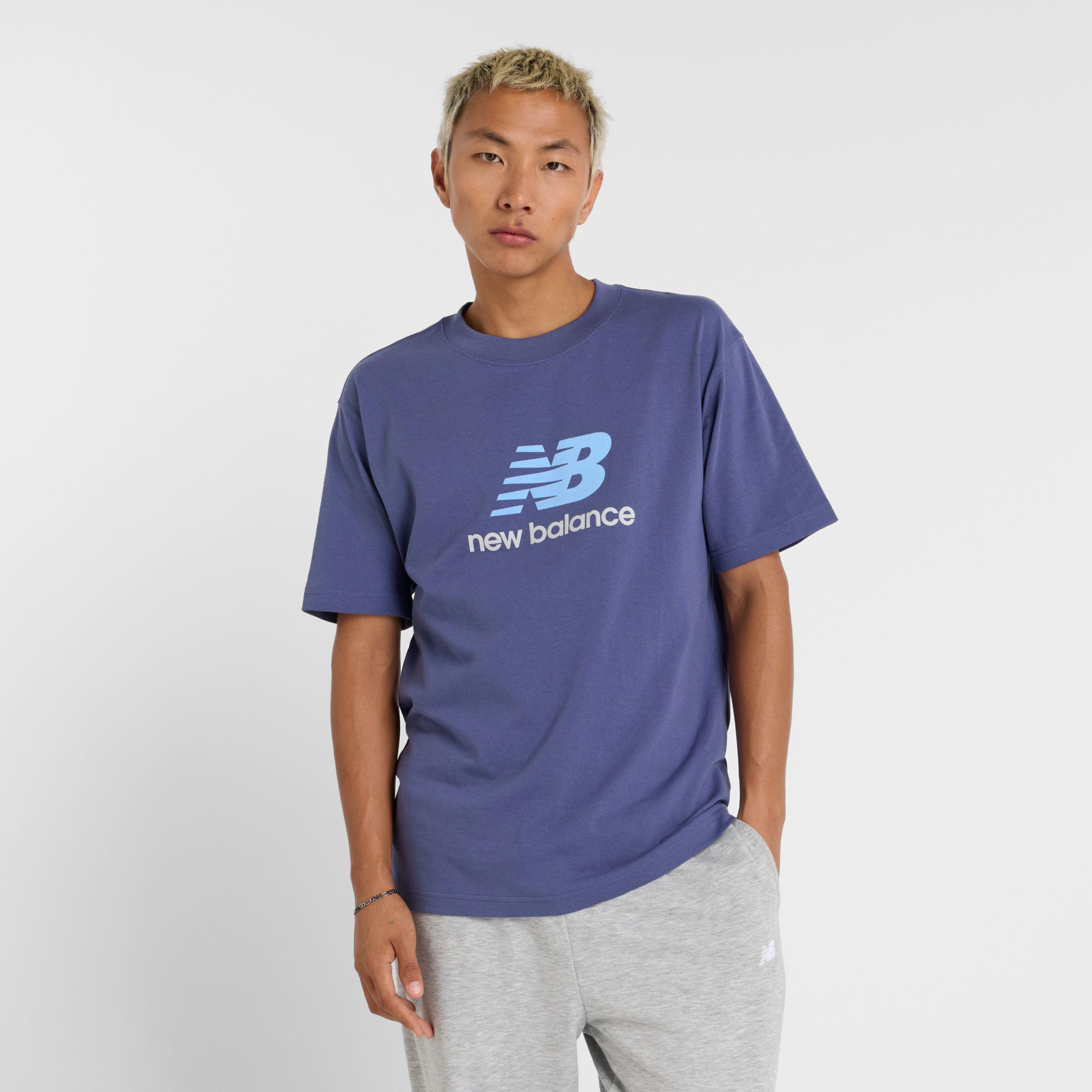 New Balance Men's Athletics Logo T-Shirt in Blue Cotton, size Medium