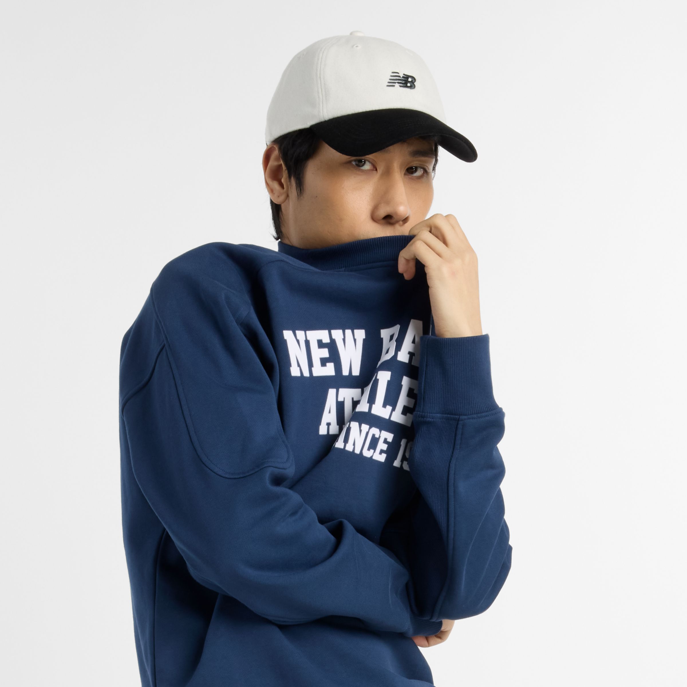 New Balance Homme Varsity French Terry Graphic Crew en Bleu, Coton, Taille 2XL