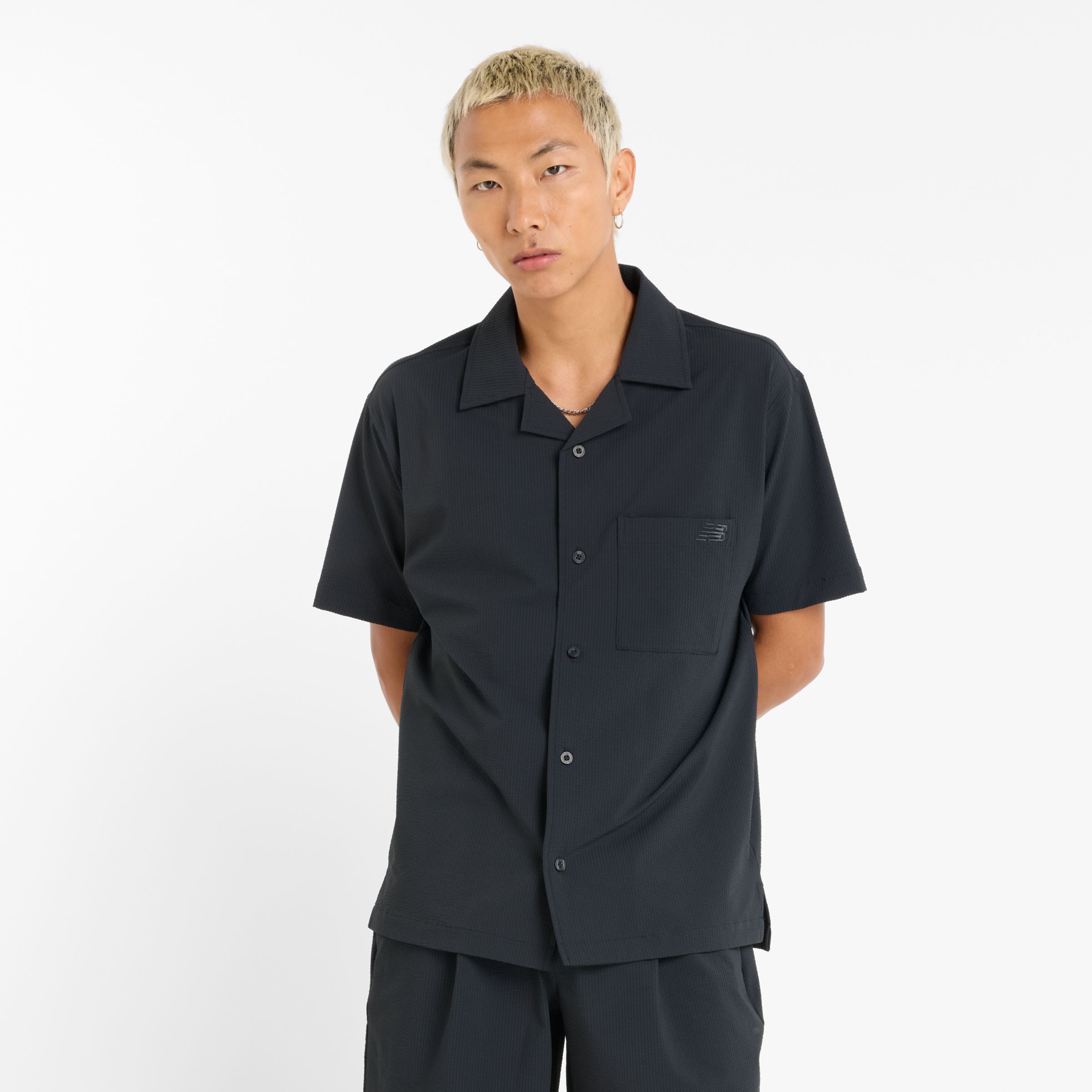 New Balance Men's Seersucker Button Up Short Sleeve in Black Polywoven, size Medium