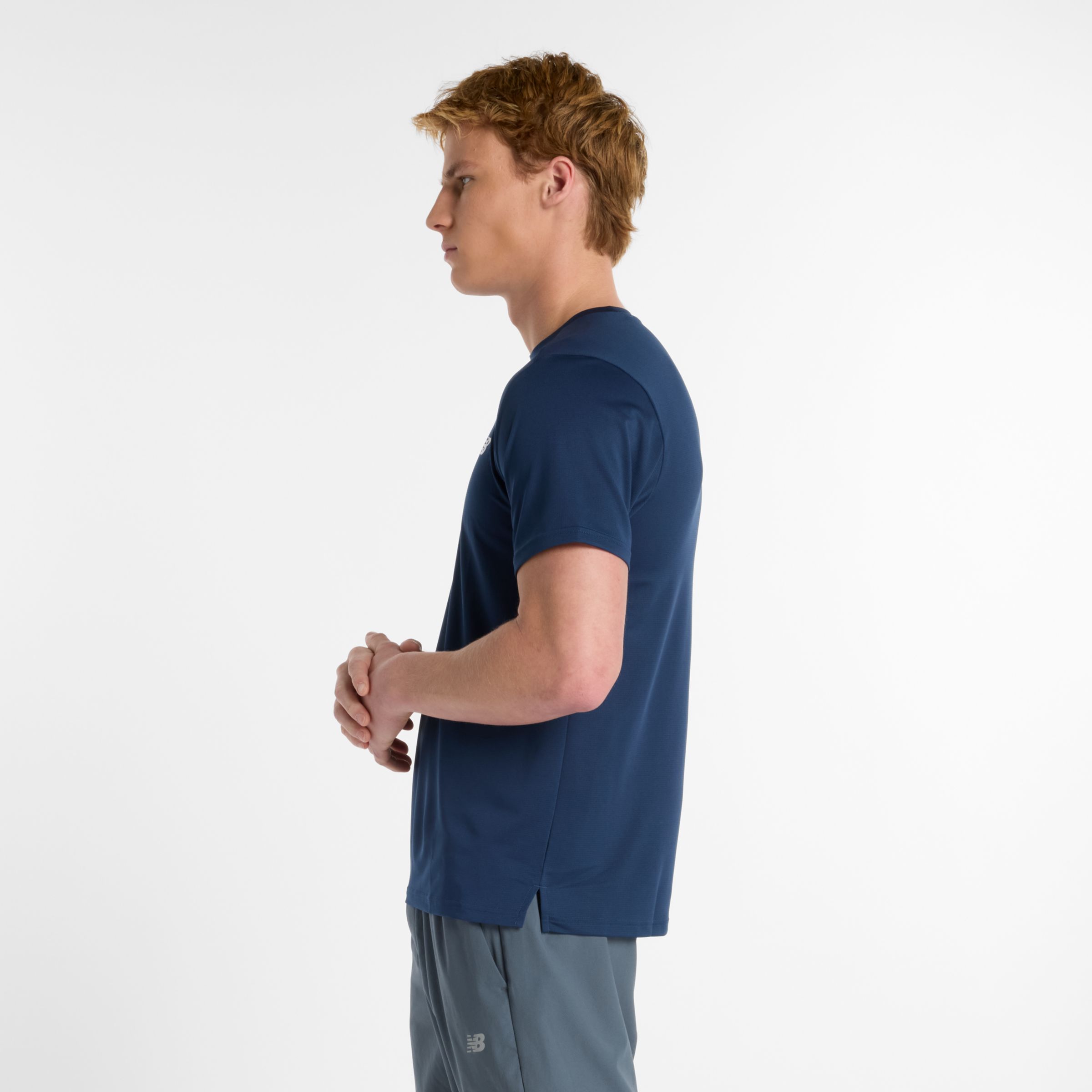 Henry is wearing size M and is 6'2"/188cm. Chest: 30.5"/77.5cm, Waist: 39"/96.5cm, Hips: 39.5"/100.3cm