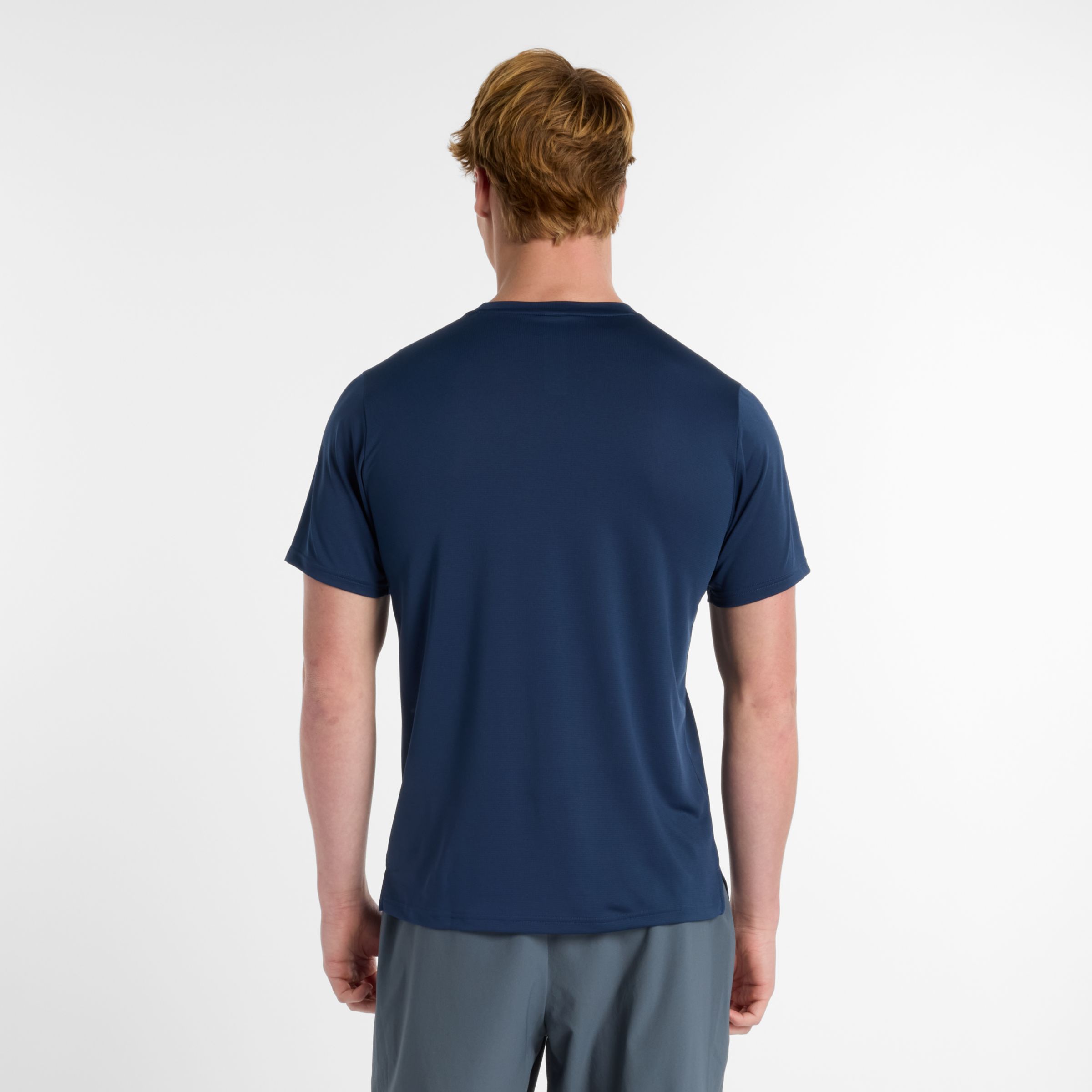 Henry is wearing size M and is 6'2"/188cm. Chest: 30.5"/77.5cm, Waist: 39"/96.5cm, Hips: 39.5"/100.3cm