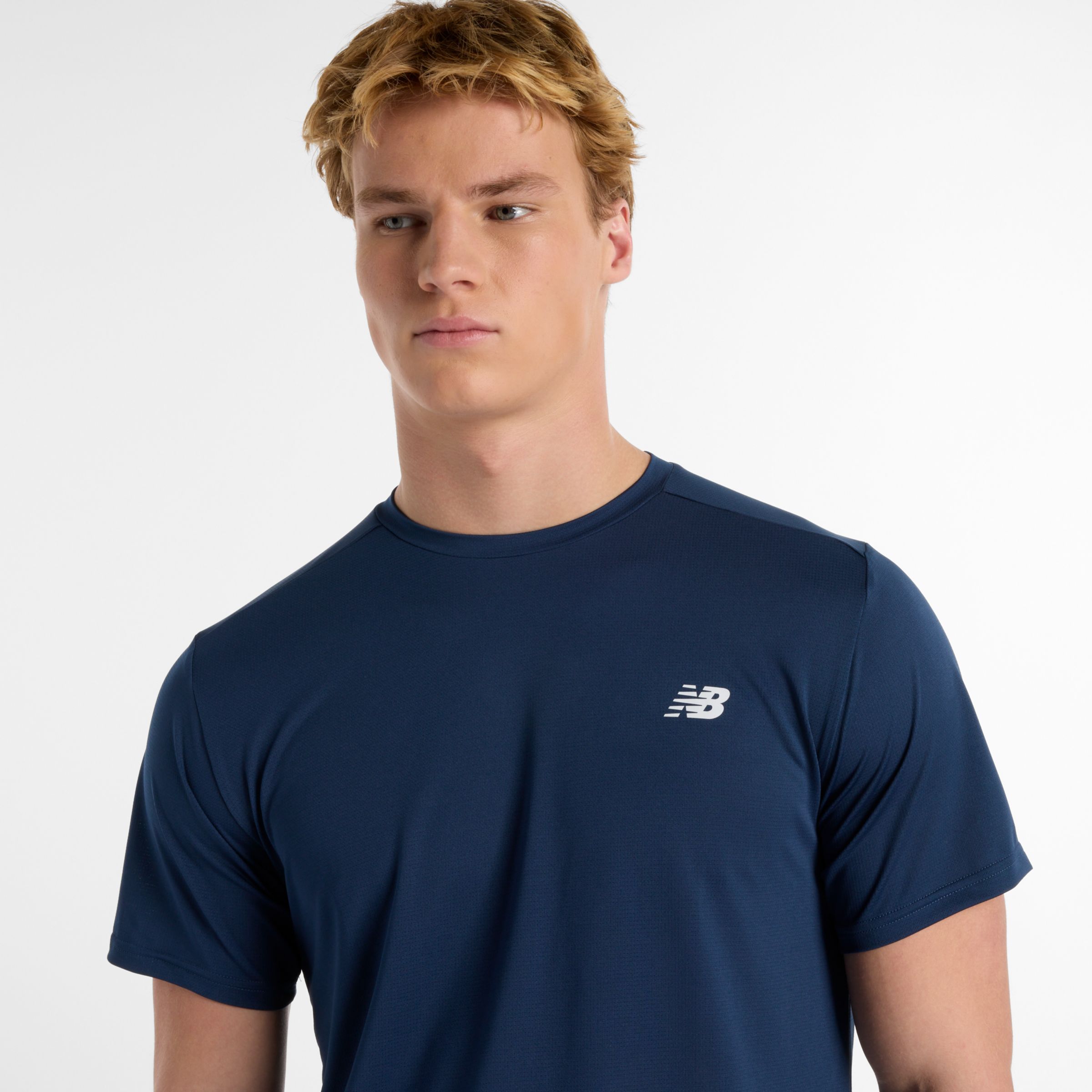 Henry is wearing size M and is 6'2"/188cm. Chest: 30.5"/77.5cm, Waist: 39"/96.5cm, Hips: 39.5"/100.3cm