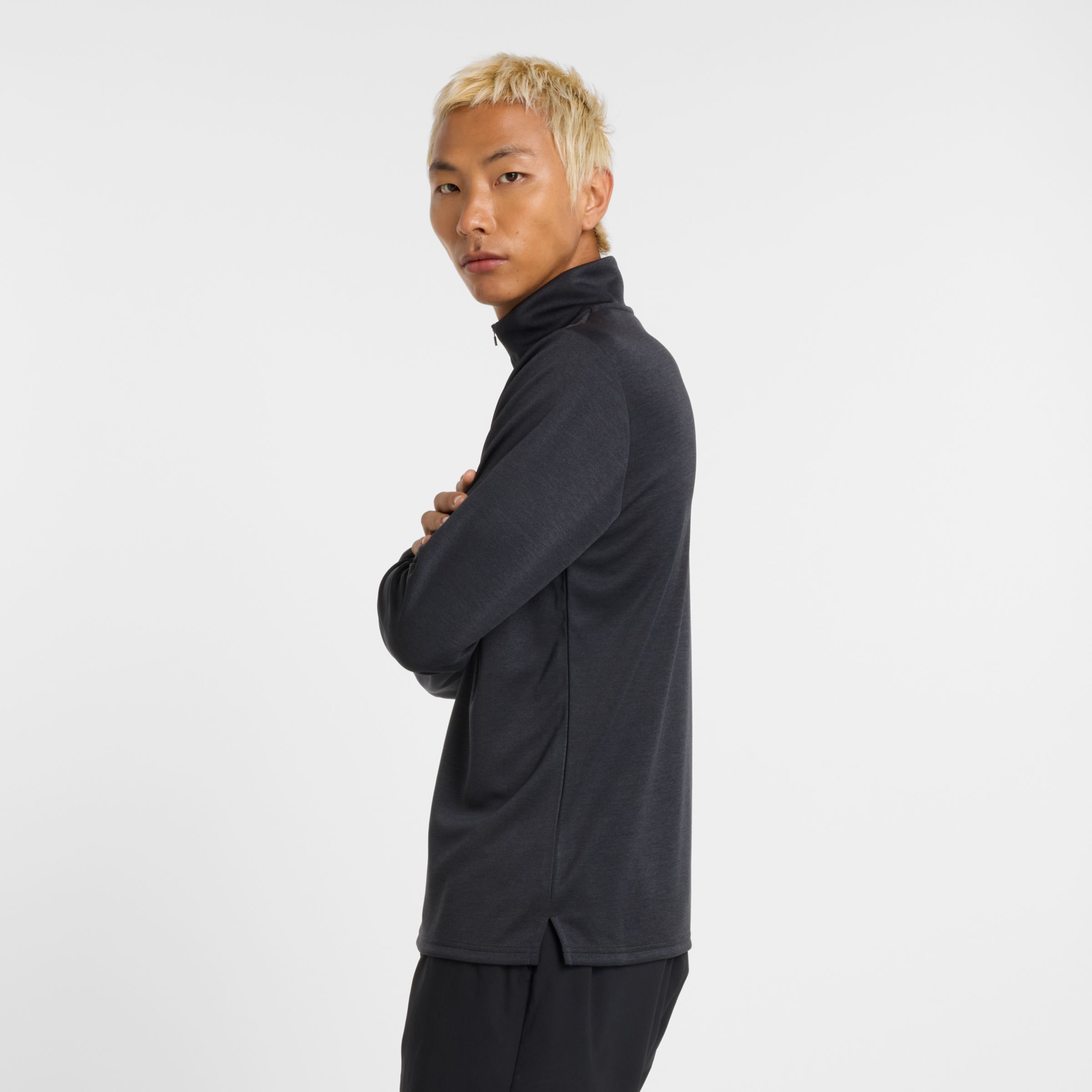 Norbu is wearing size M and is 5'11"/180cm. Chest: 36"/91.4cm, Waist: 32"/81.3cm, Hips: 37.25"/94.6cm