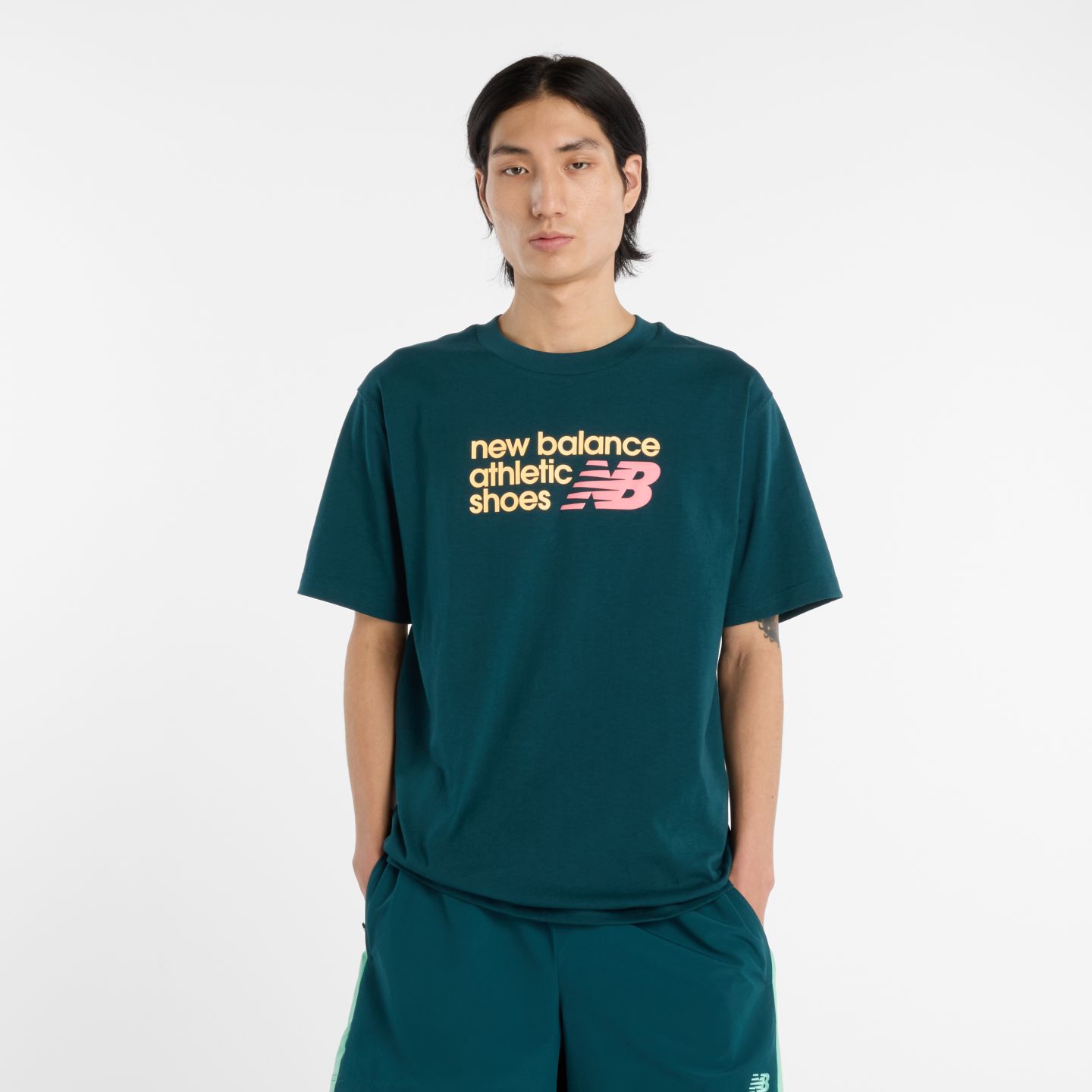 Мужская футболка New Balance Athletics Premium Relaxed Chest Logo, цвет: Зелёный — фото 1