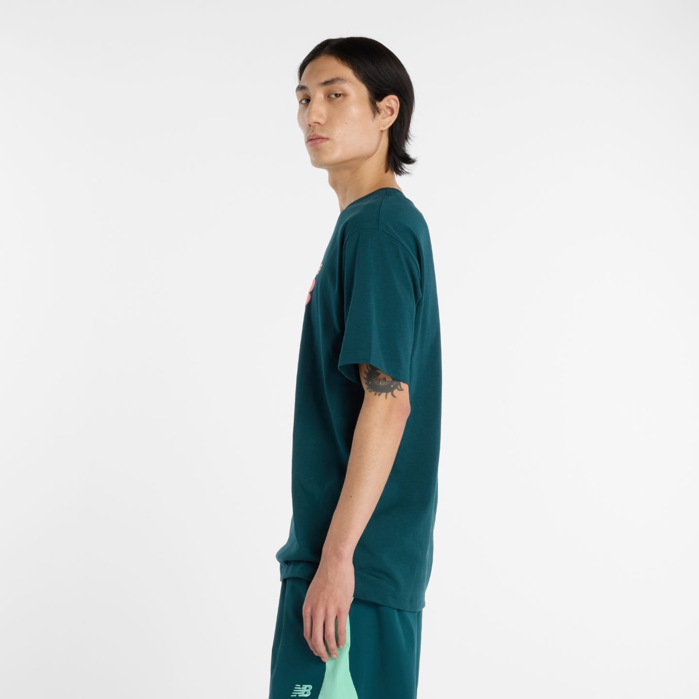 Мужская футболка New Balance Athletics Premium Relaxed Chest Logo, цвет: Зелёный — фото 5