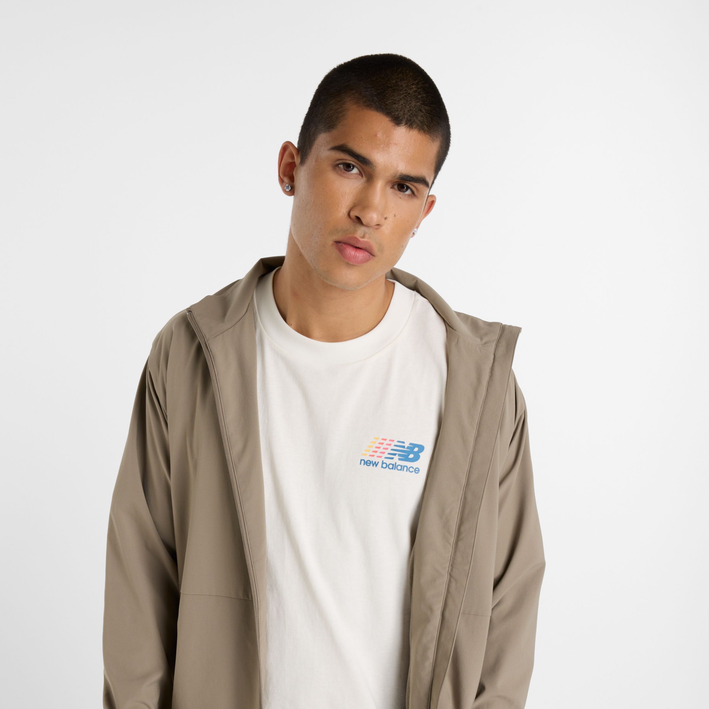 NEW BALANCE HERREN ATHLETICS MULTI COLOR LOGO T-SHIRT IN WEISS, BAUMWOLLE, GRÖSSE 2XL 