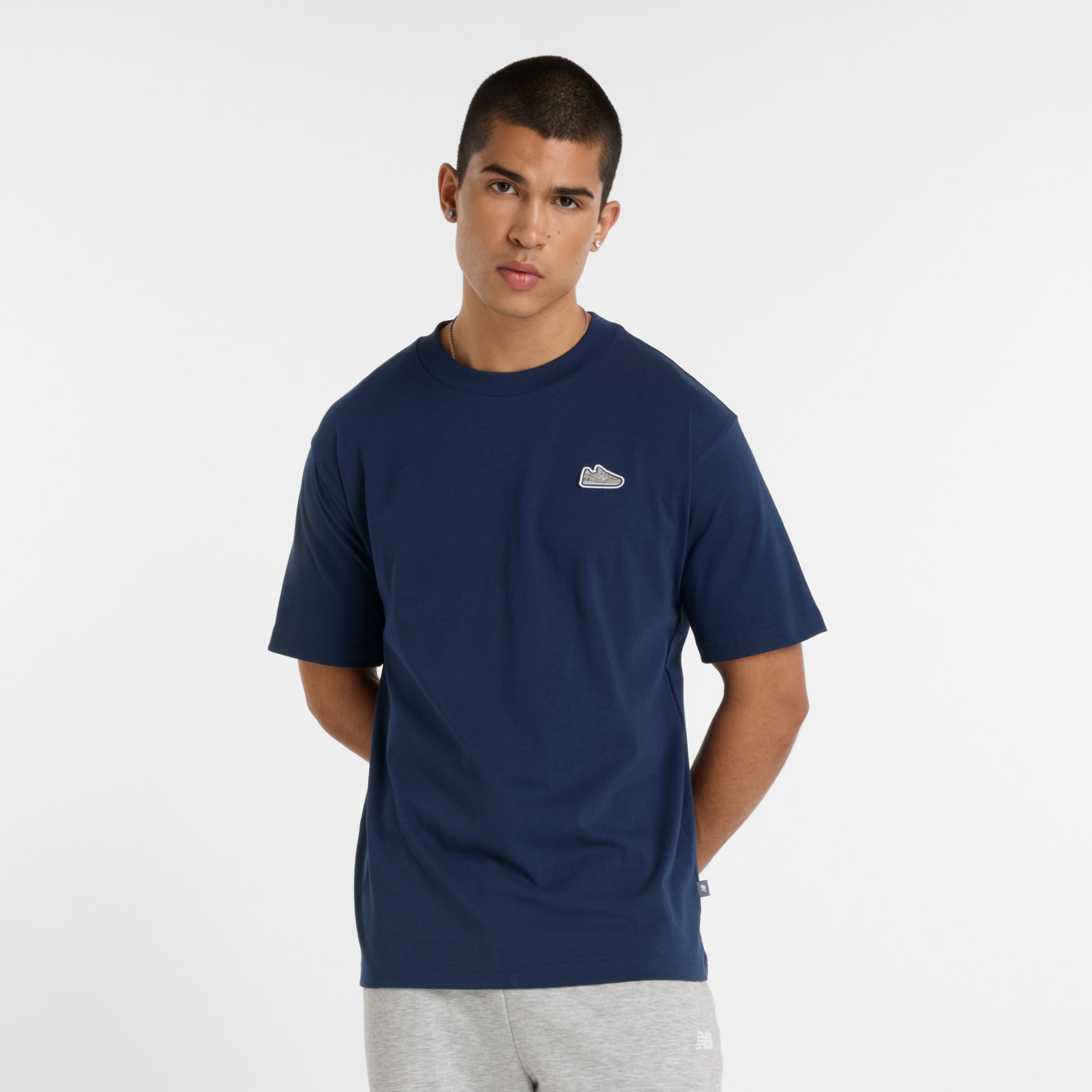 New Balance Homme Athletics 574 Patch T-Shirt en Bleu, Coton, Taille M