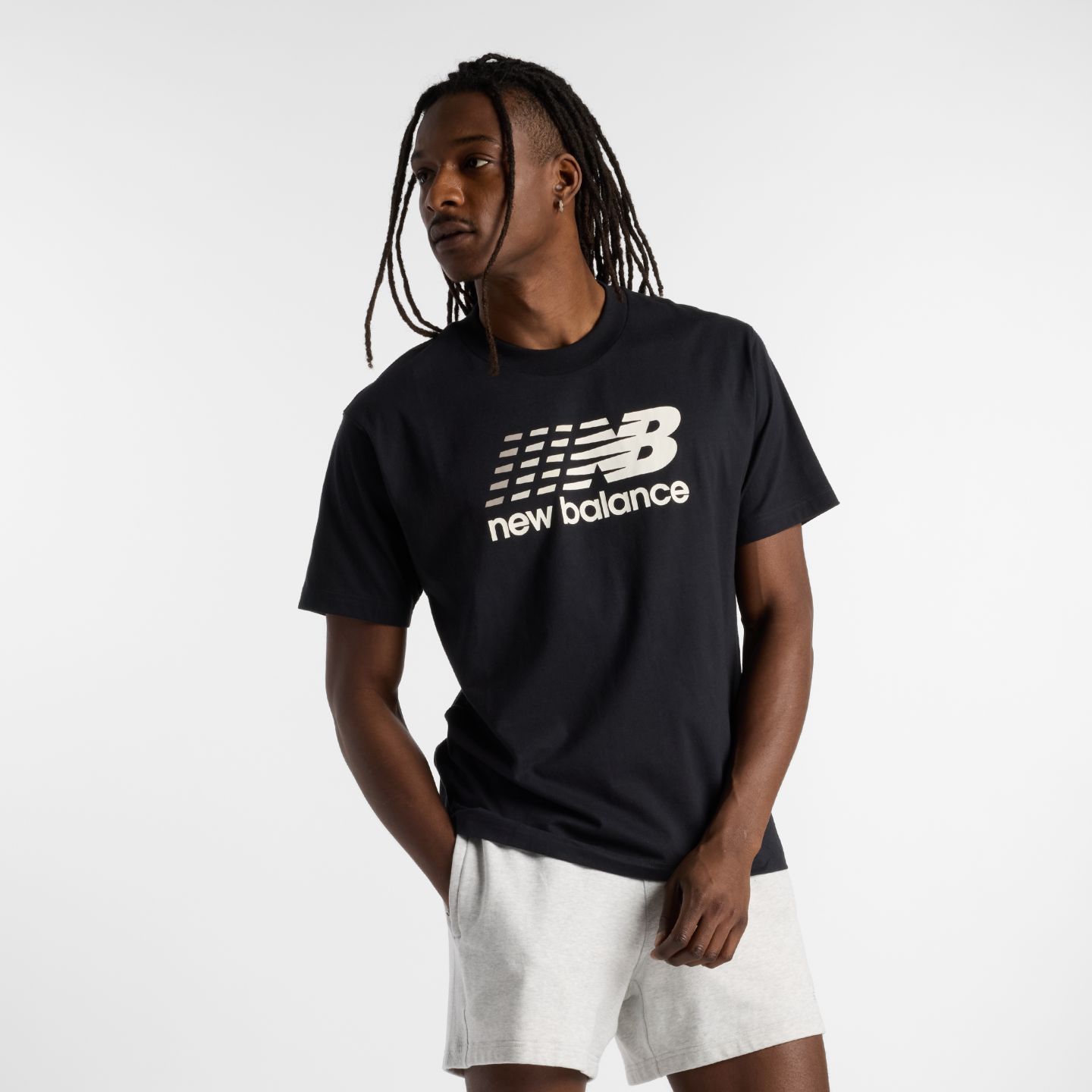 Мужская футболка New Balance Center Multi Color Logo, цвет: Чёрный разноцветный — фото 1