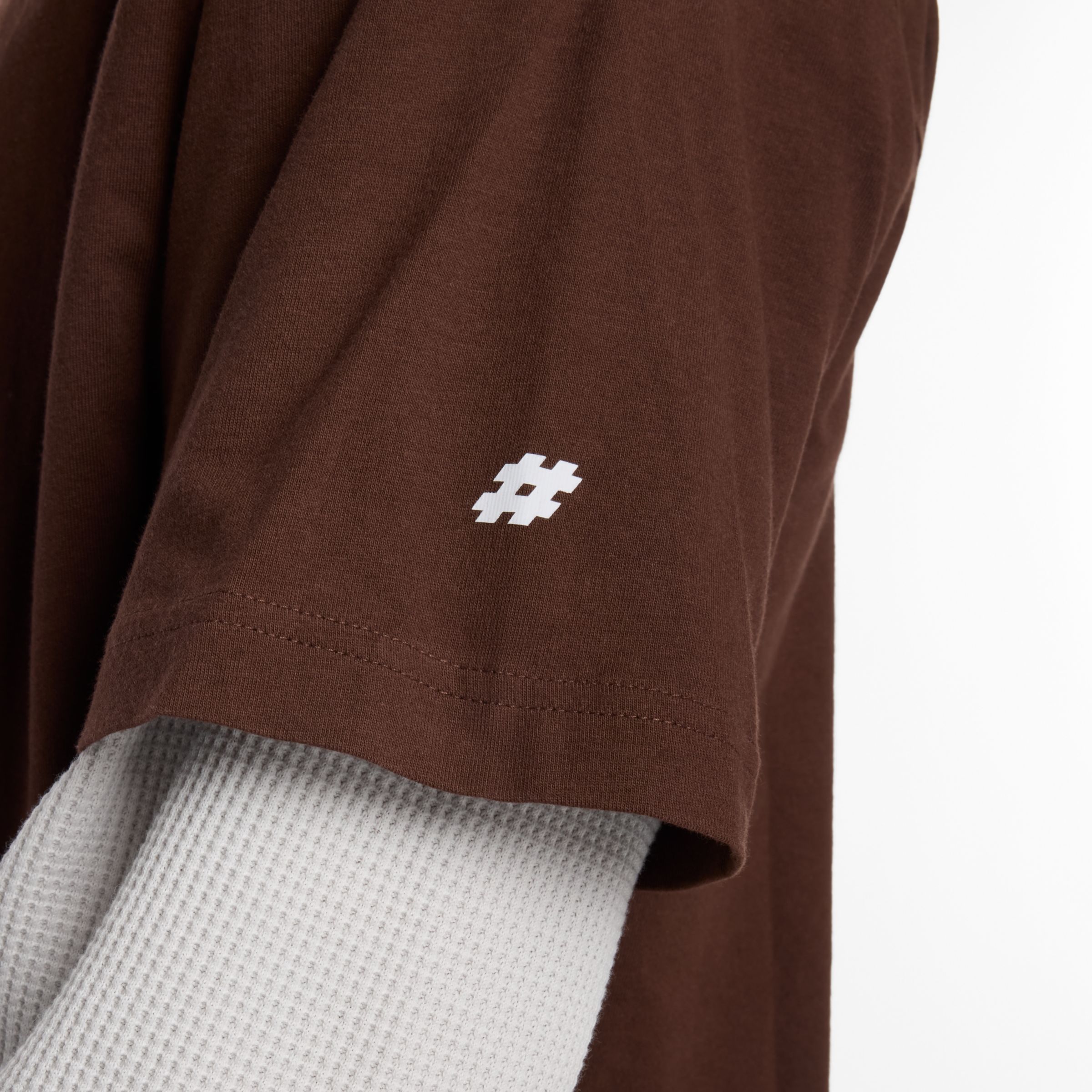 Numeric スタックド グラフィック T-Shirt