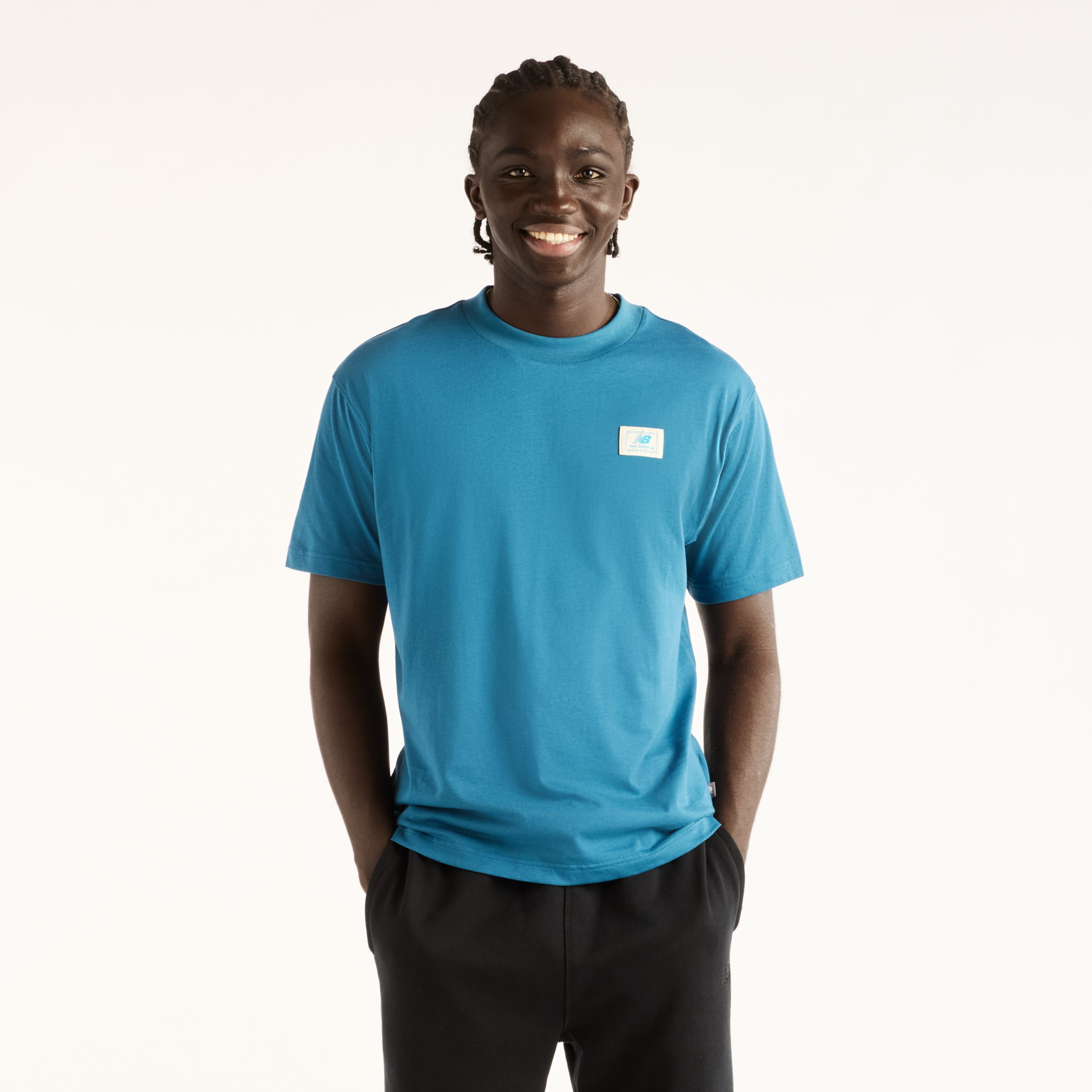 Fall is wearing size M and is 6'/183cm. Chest: 33.5"/85cm, Waist: 26.75"/68cm, Hips: 35"/89cm