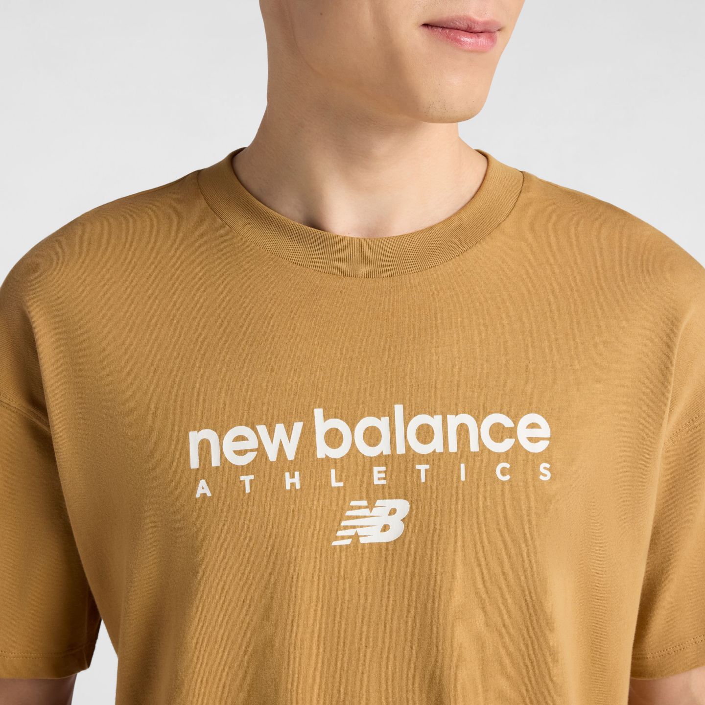 Мужская футболка New Balance Trackside, цвет: Stucco With Sea Salt — фото 2