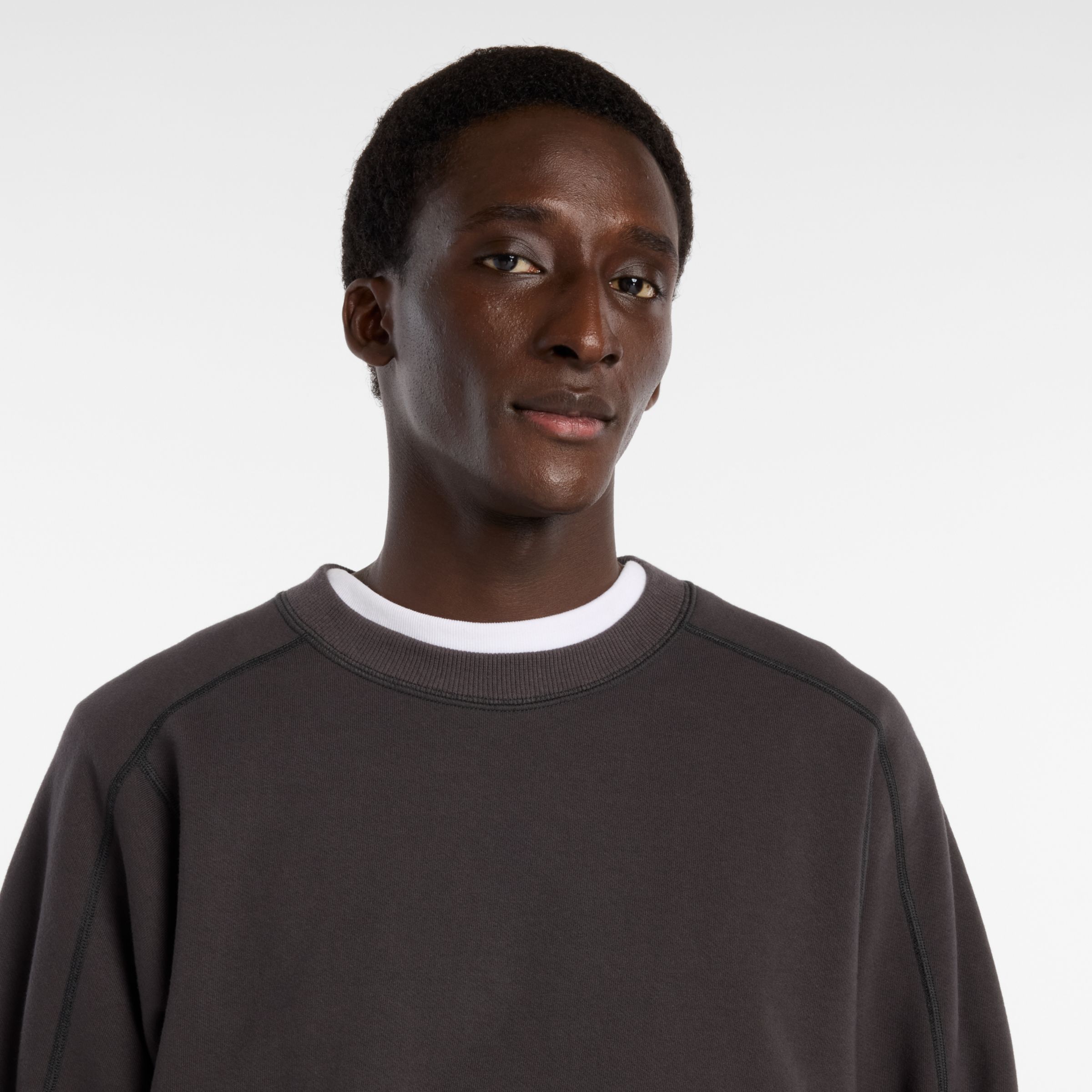 NB GREY レギュラーフィットクルーネック