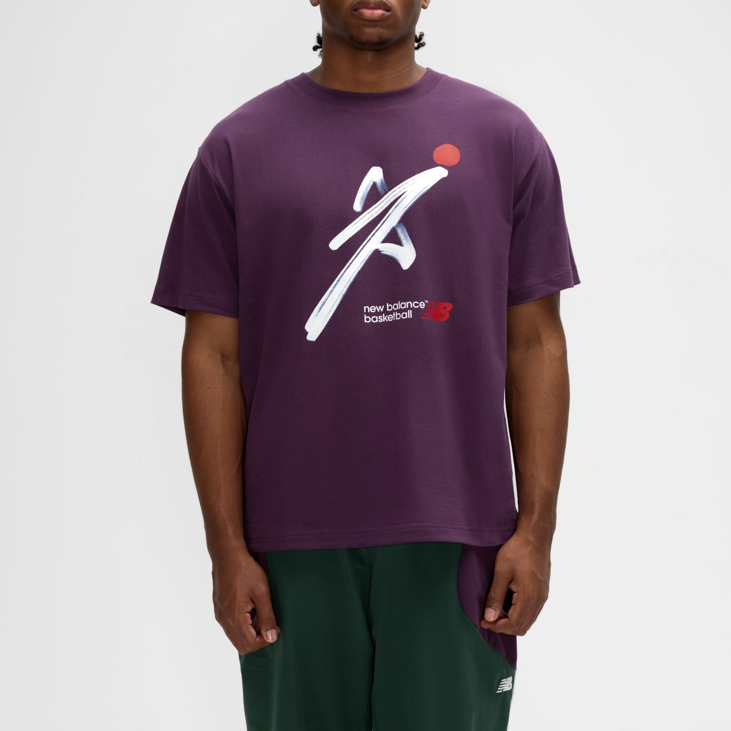 Мужская футболка New Balance Basketball Painted, цвет: Фиолетовый — фото 2