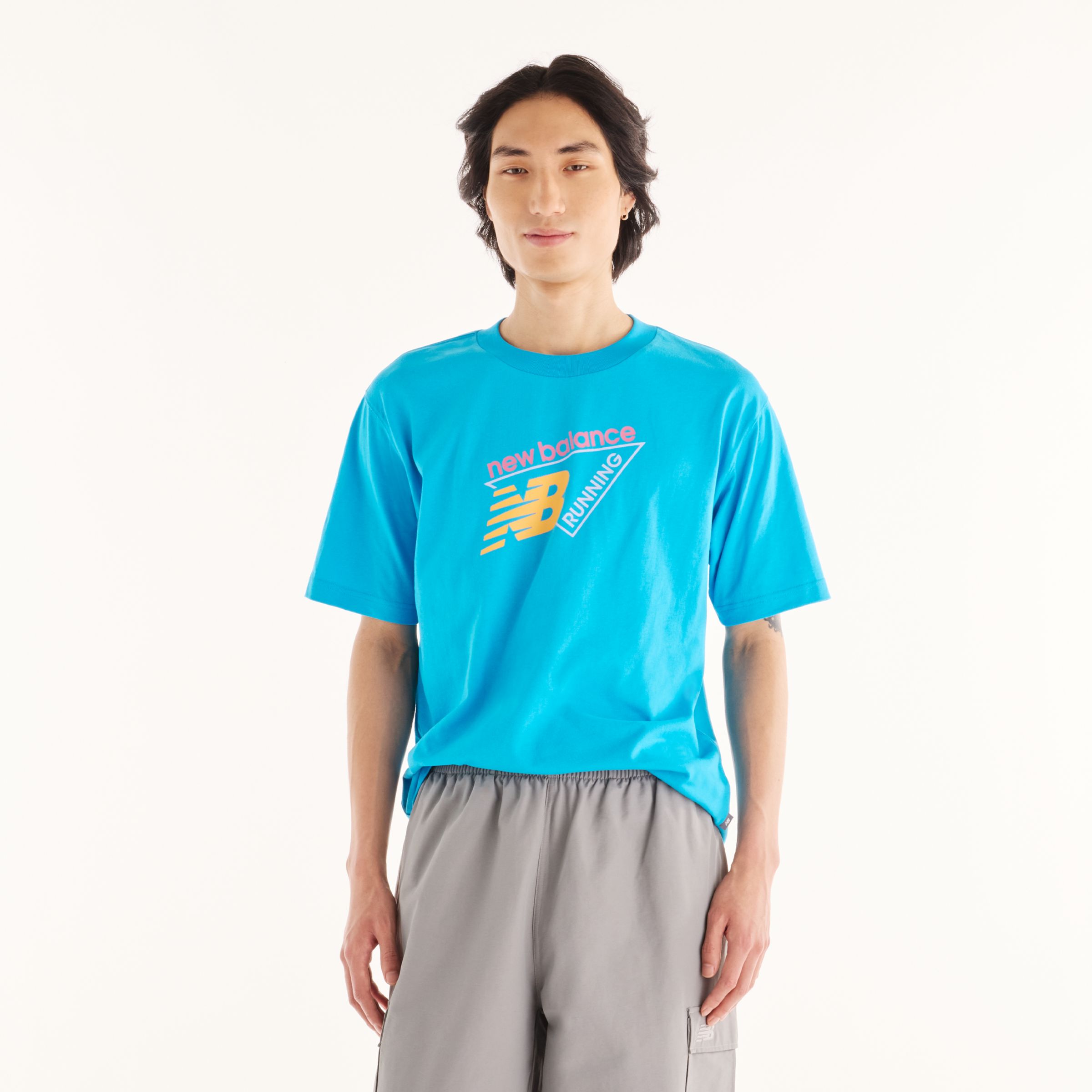Justin is wearing size M and is 6'11"/186cm. Chest: 34"/86cm, Waist: 29"/74cm, Hips: 35"/89cm
