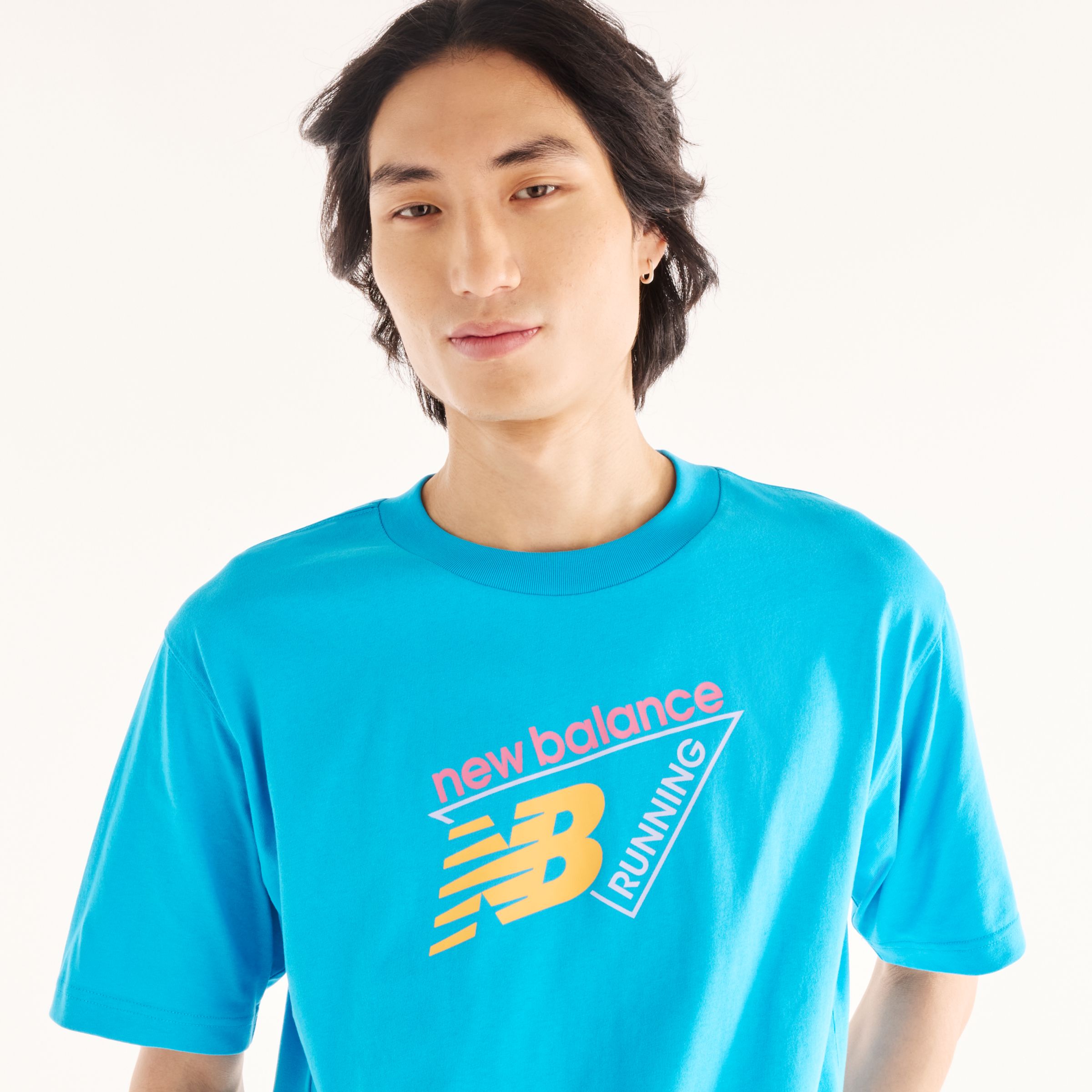 Justin is wearing size M and is 6'11"/186cm. Chest: 34"/86cm, Waist: 29"/74cm, Hips: 35"/89cm