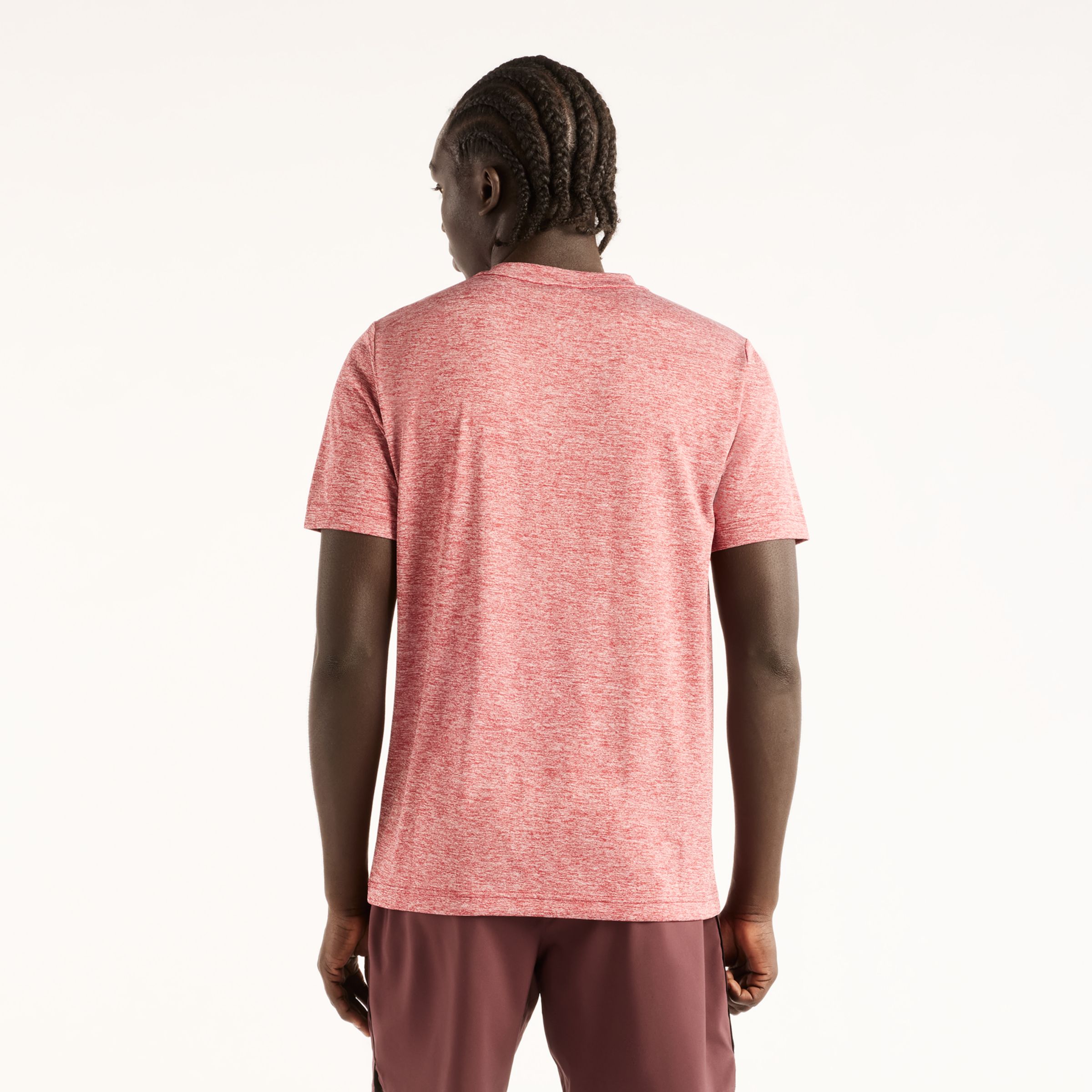 Fall is wearing size M and is 6'/183cm. Chest: 33.5"/85cm, Waist: 26.75"/68cm, Hips: 35"/89cm
