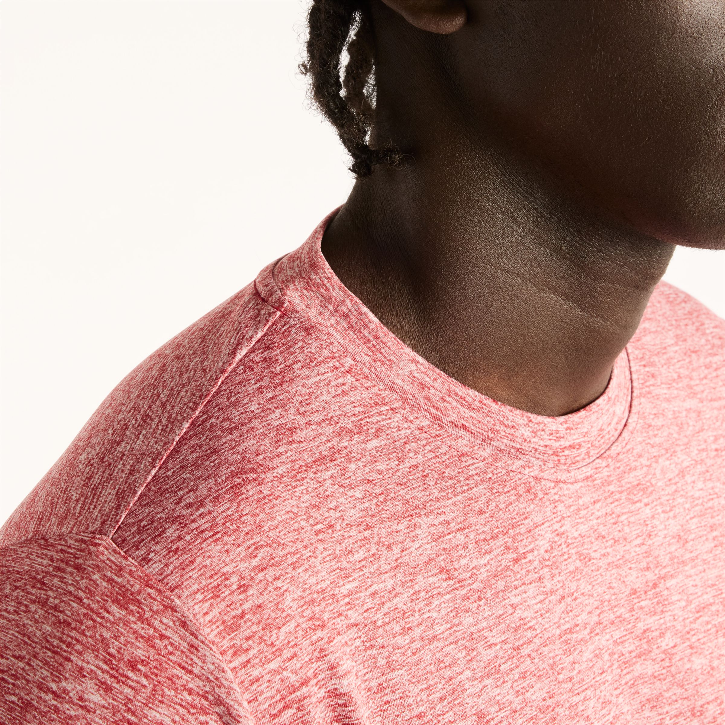 Fall is wearing size M and is 6'/183cm. Chest: 33.5"/85cm, Waist: 26.75"/68cm, Hips: 35"/89cm