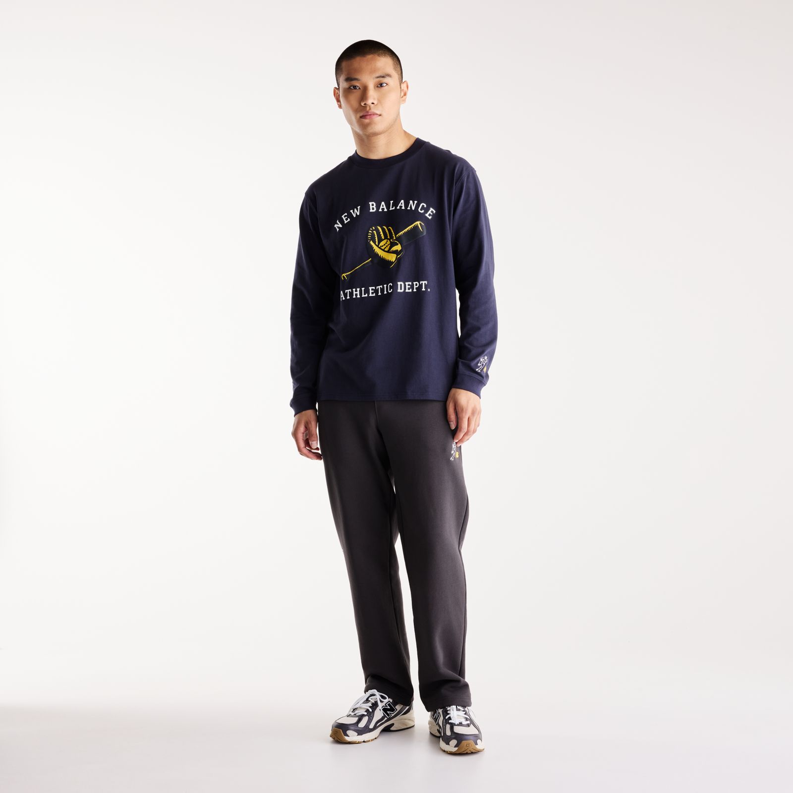 Мужские футболки New Balance Shohei Long Sleeve Mitt & Bat T-Shirt — фото 2
