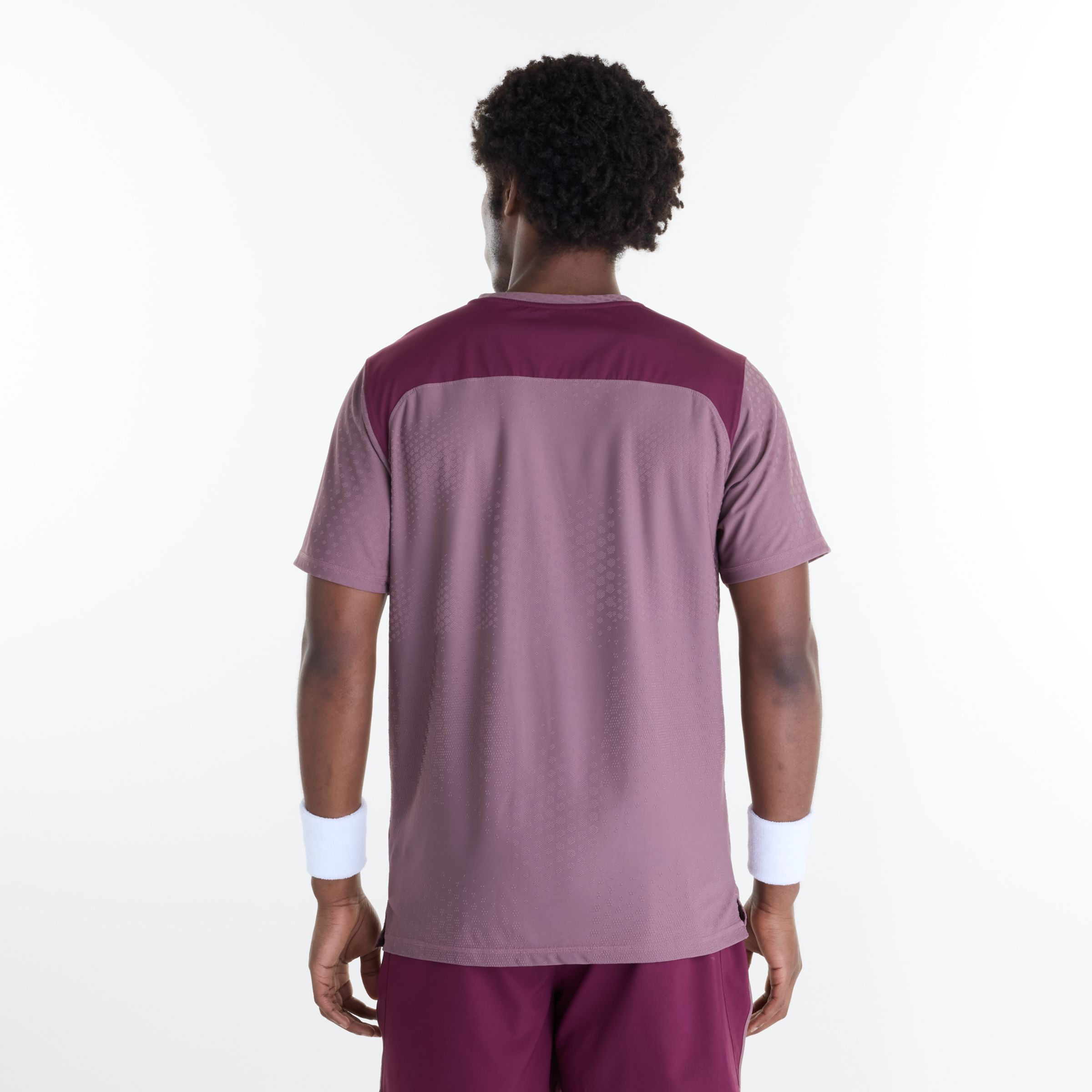 Tyliv is wearing size M and is 6'1"/186cm. Chest: 34.5"/88cm, Waist: 29"/74cm, Hips: 36.5"/93cm