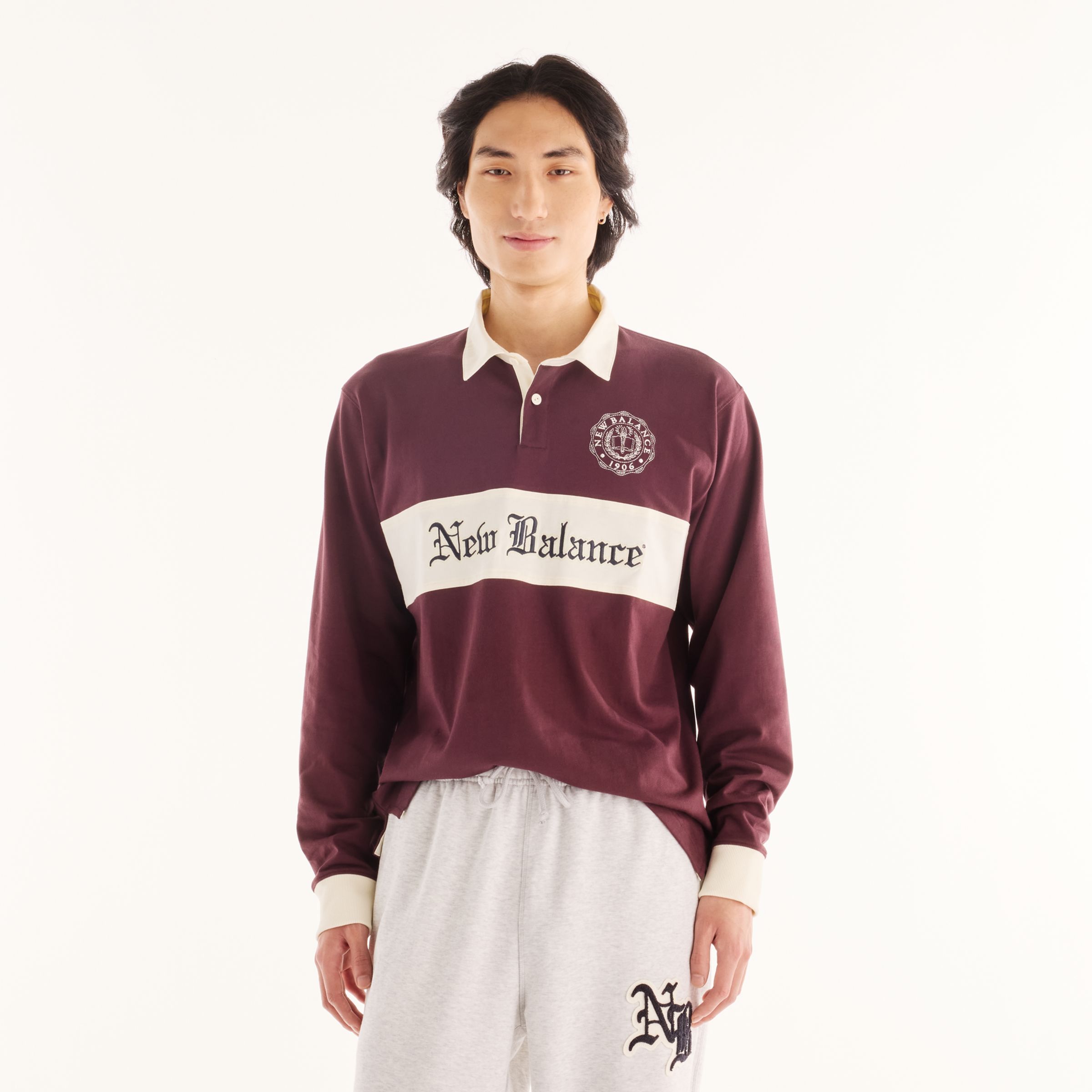 Justin is wearing size M and is 6'11"/186cm. Chest: 34"/86cm, Waist: 29"/74cm, Hips: 35"/89cm