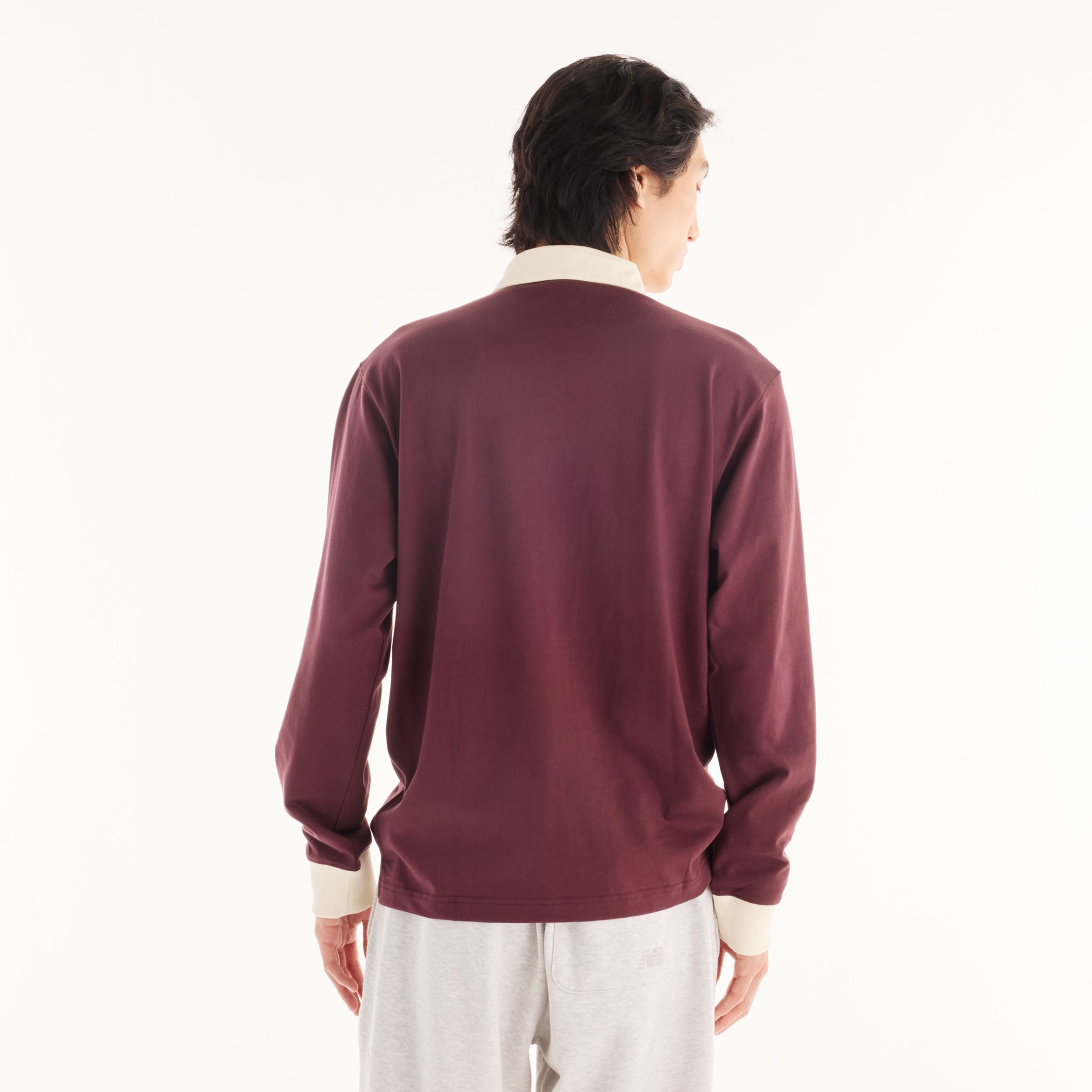 Justin is wearing size M and is 6'11"/186cm. Chest: 34"/86cm, Waist: 29"/74cm, Hips: 35"/89cm