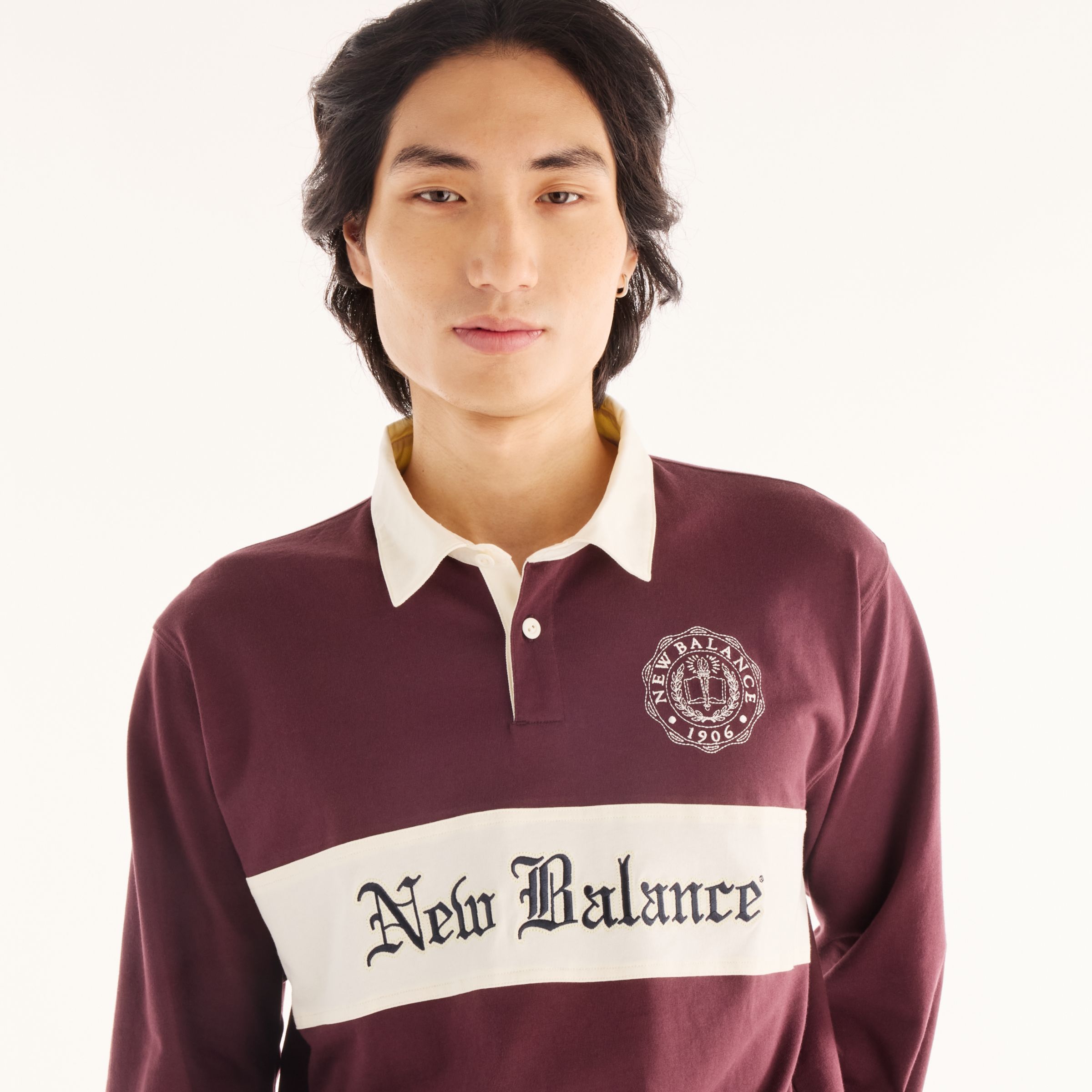 Justin is wearing size M and is 6'11"/186cm. Chest: 34"/86cm, Waist: 29"/74cm, Hips: 35"/89cm
