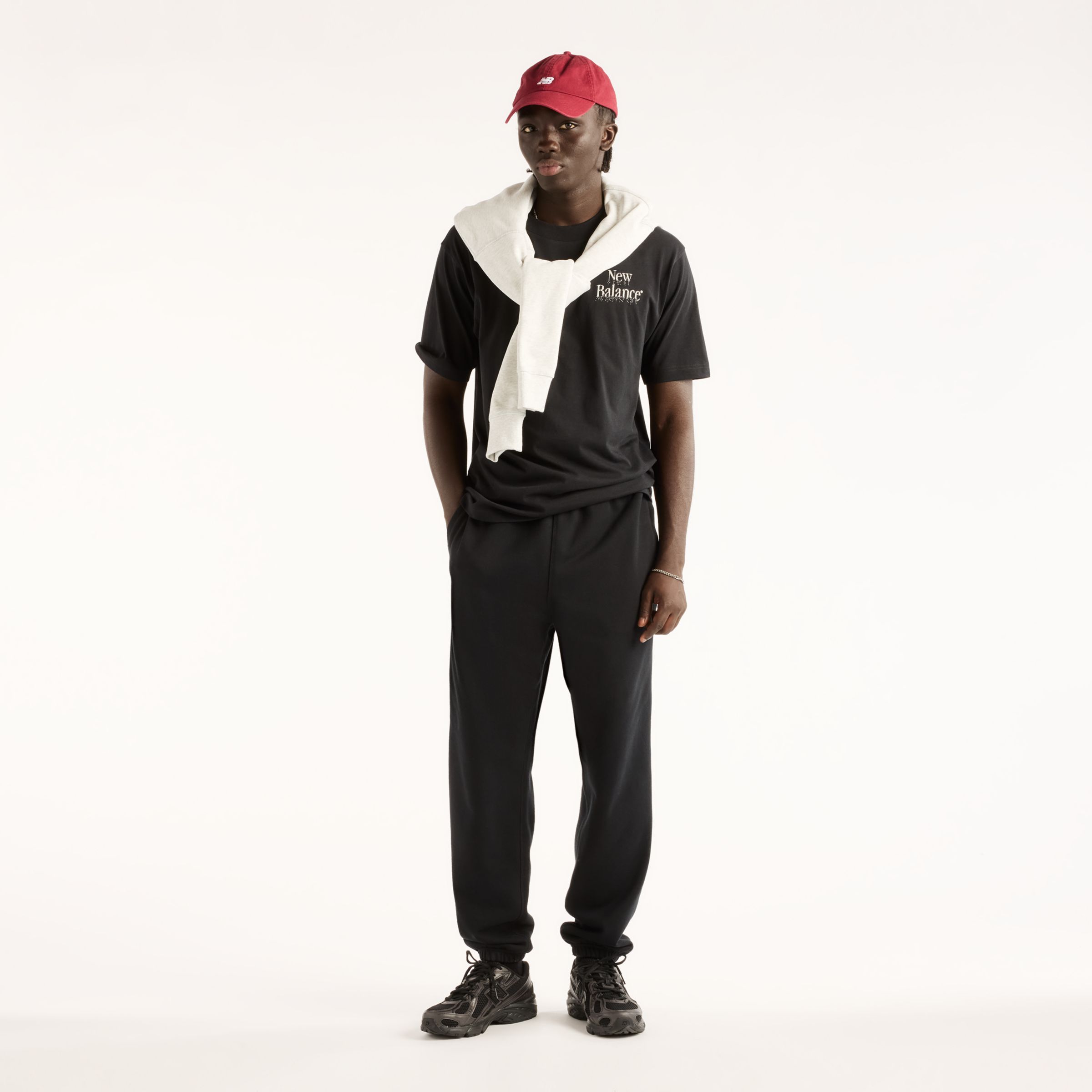 Fall is wearing size M and is 6'/183cm. Chest: 33.5"/85cm, Waist: 26.75"/68cm, Hips: 35"/89cm