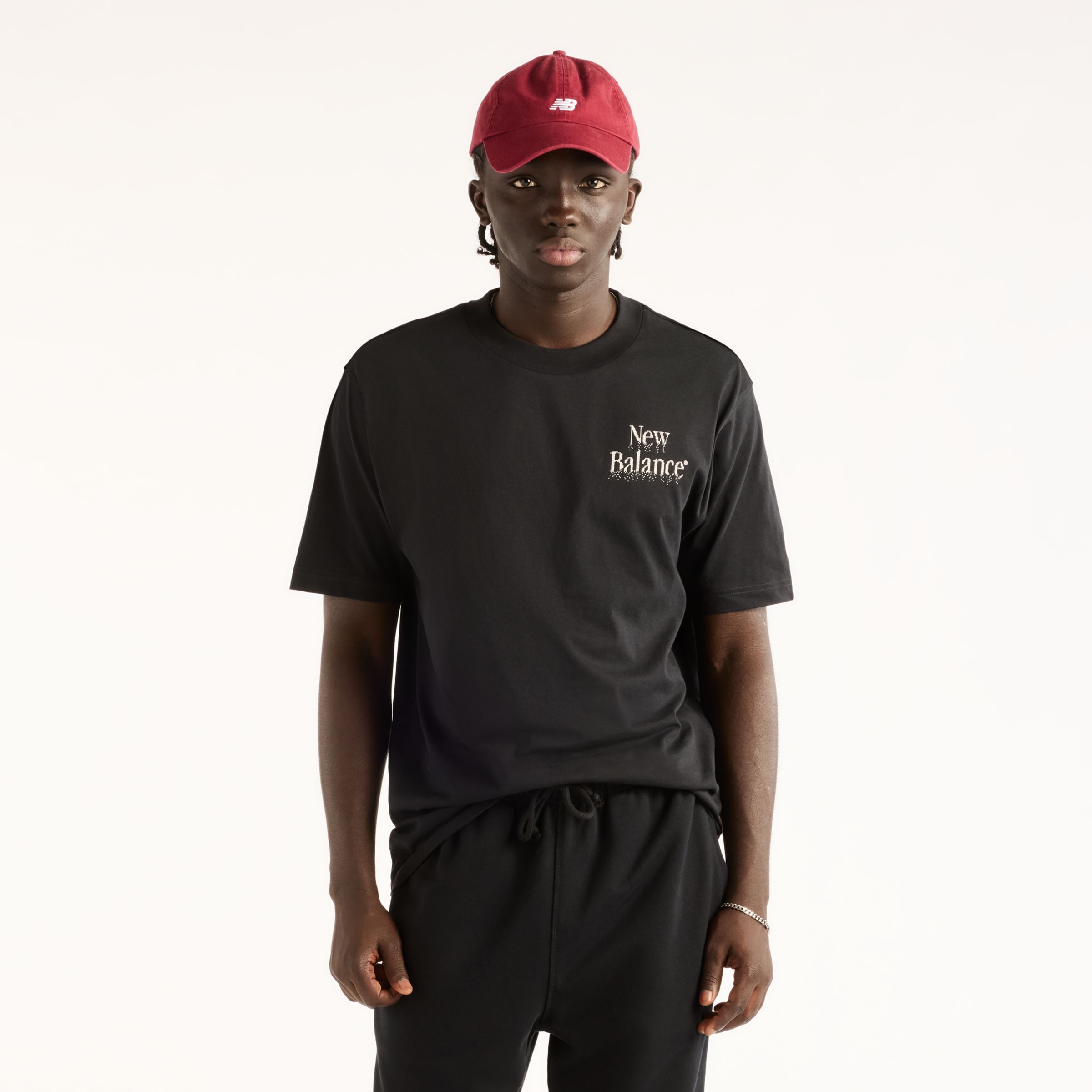 Fall is wearing size M and is 6'/183cm. Chest: 33.5"/85cm, Waist: 26.75"/68cm, Hips: 35"/89cm