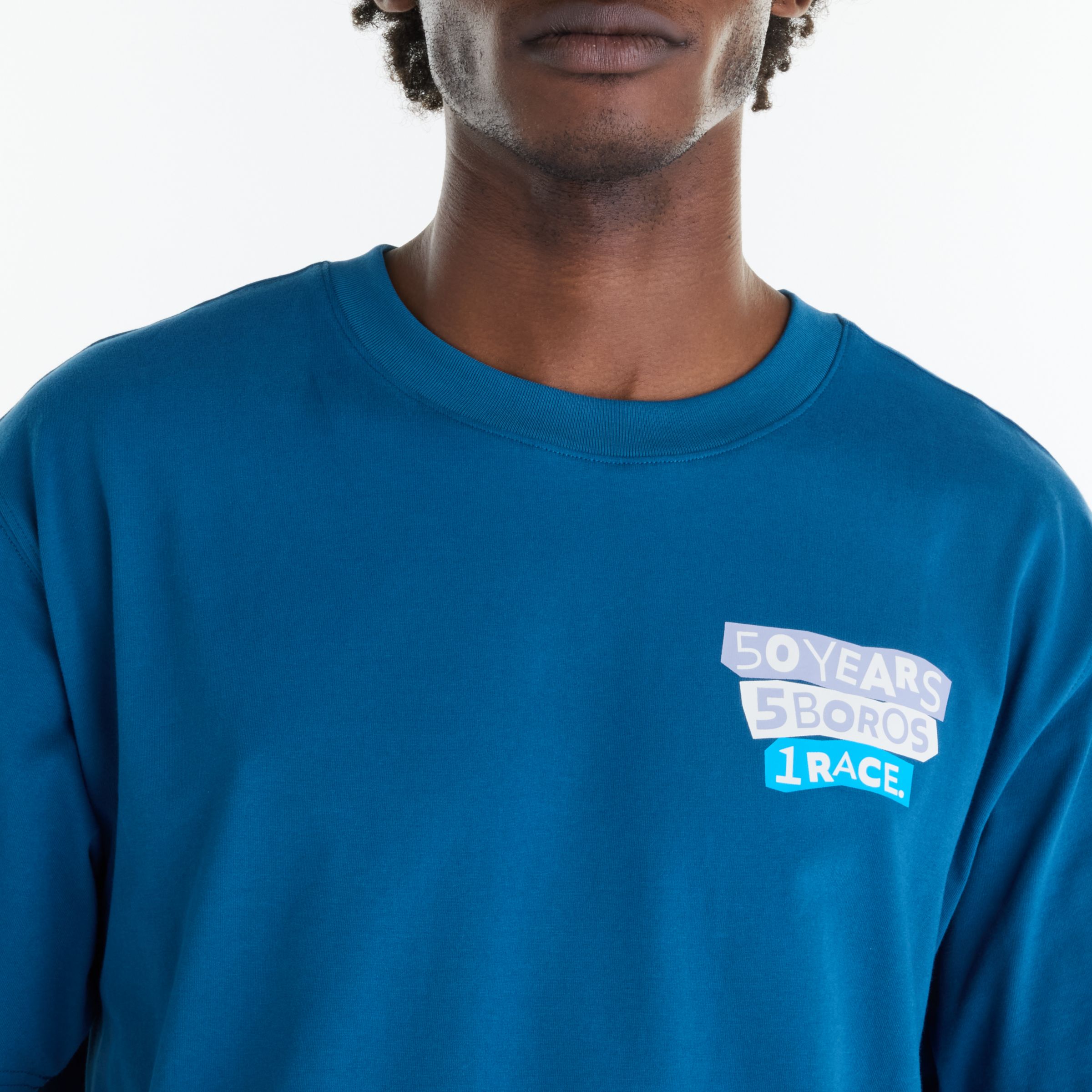 Tyliv is wearing size M and is 6'1"/186cm. Chest: 34.5"/88cm, Waist: 29"/74cm, Hips: 36.5"/93cm