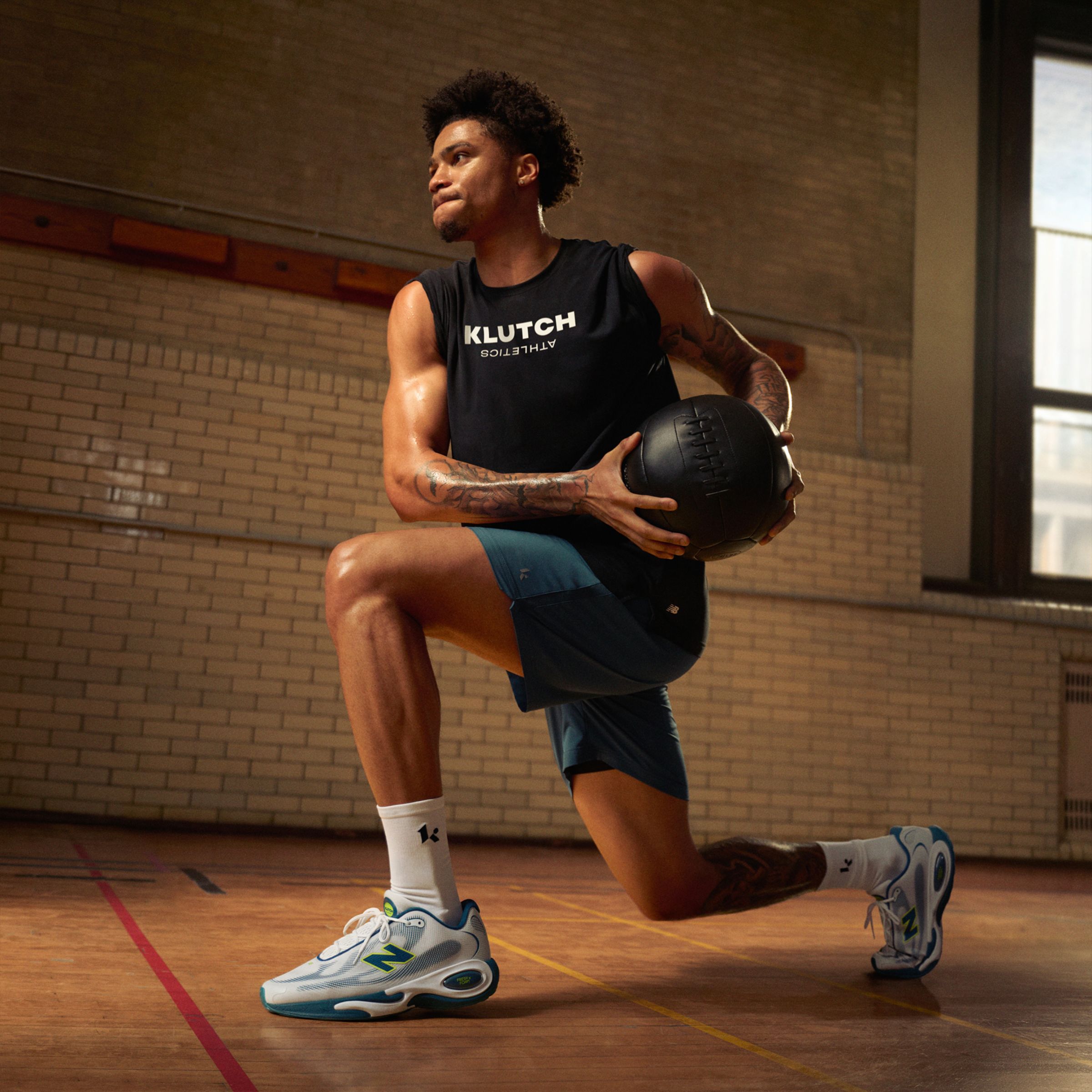 New Balance Klutch X NB バーサタイルグラフィックショートスリーブTシャツ, MT6222CVBK