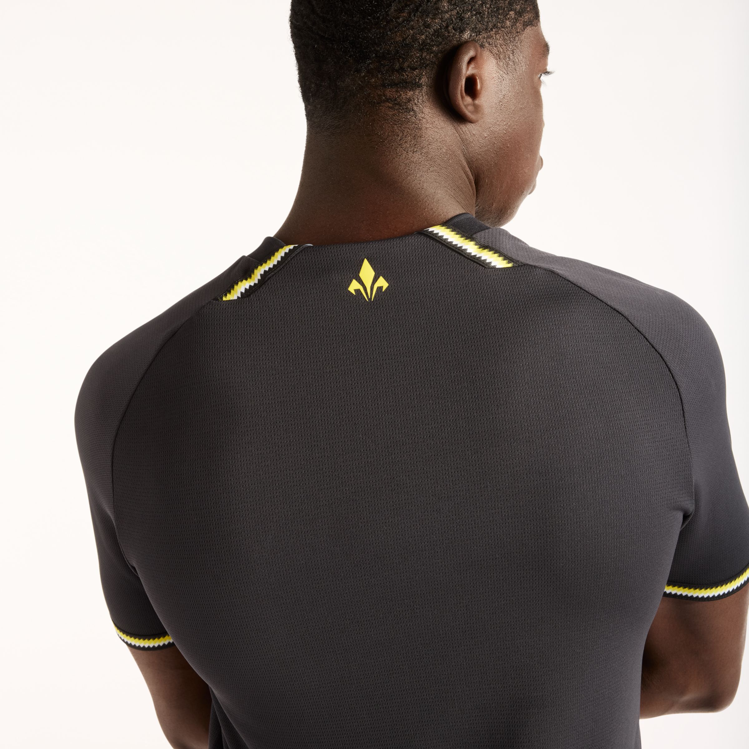 Nelson is wearing size M and is 5'4.5"/164cm. Chest: 34.75"/88cm, Waist: 29"/74cm, Hips: 35.5"/90cm