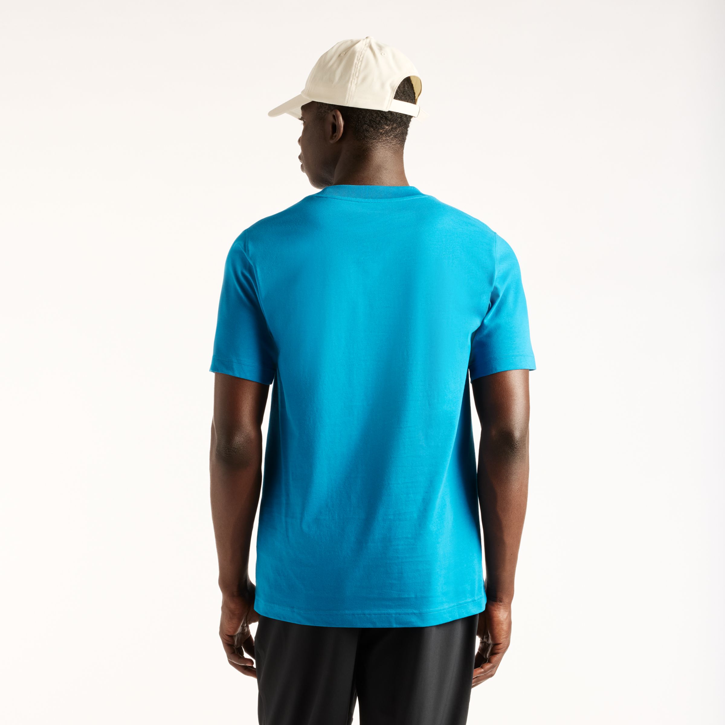 Nelson is wearing size M and is 5'4.5/164cm. Chest: 34.75"/88cm, Waist: 29"/74cm, Hips: 35.5"/90cm