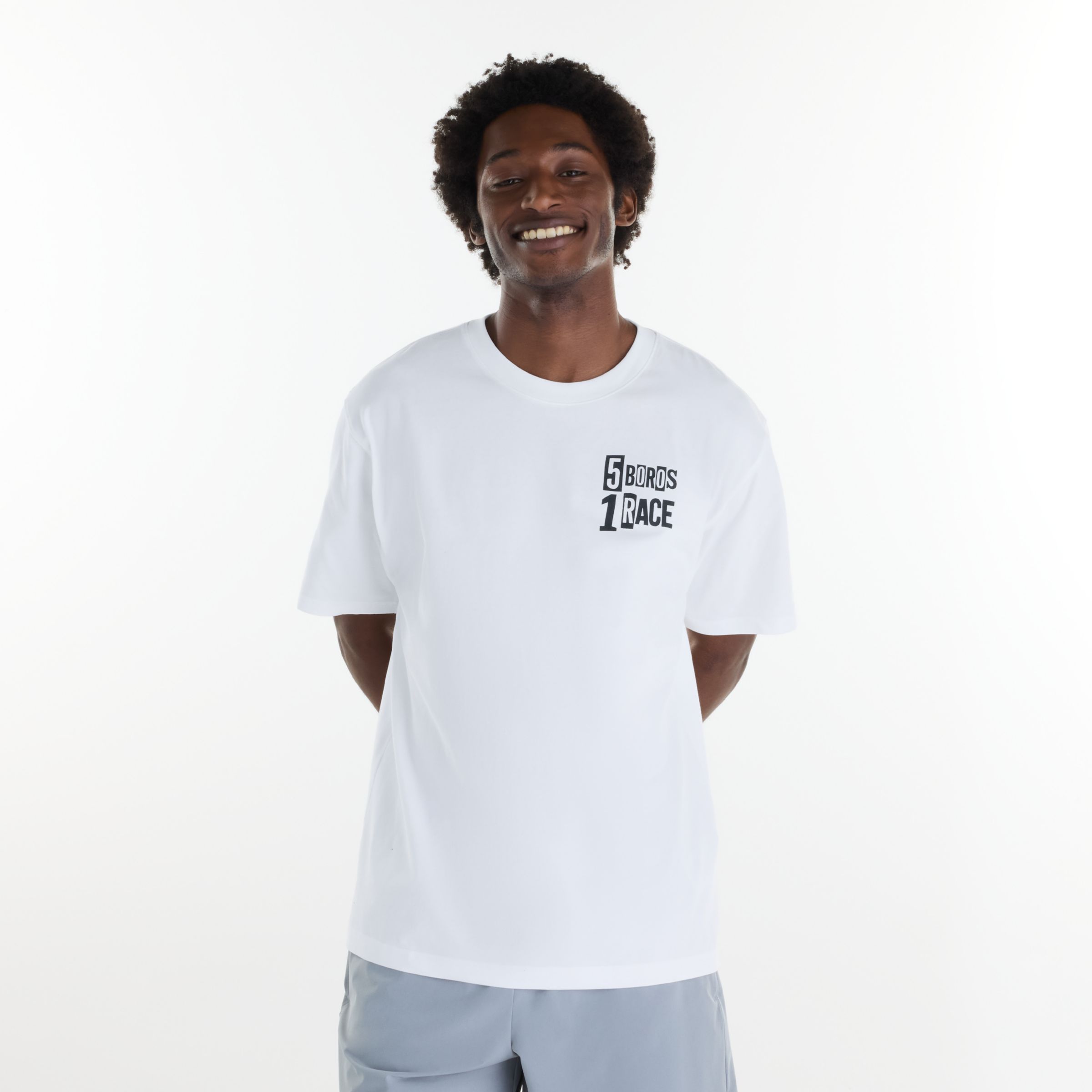 Tyliv is wearing size M and is 6'1"/186cm. Chest: 34.5"/88cm, Waist: 29"/74cm, Hips: 36.5"/93cm