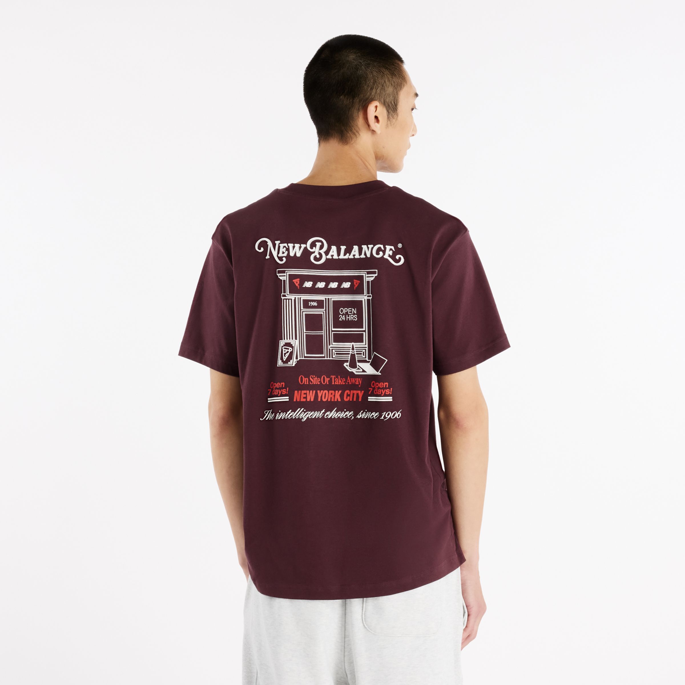 Brandon is wearing size M and is 6'1"/185cm. Chest: 33"/84cm, Waist: 28.5"/73cm, Hips: 36"/92cm