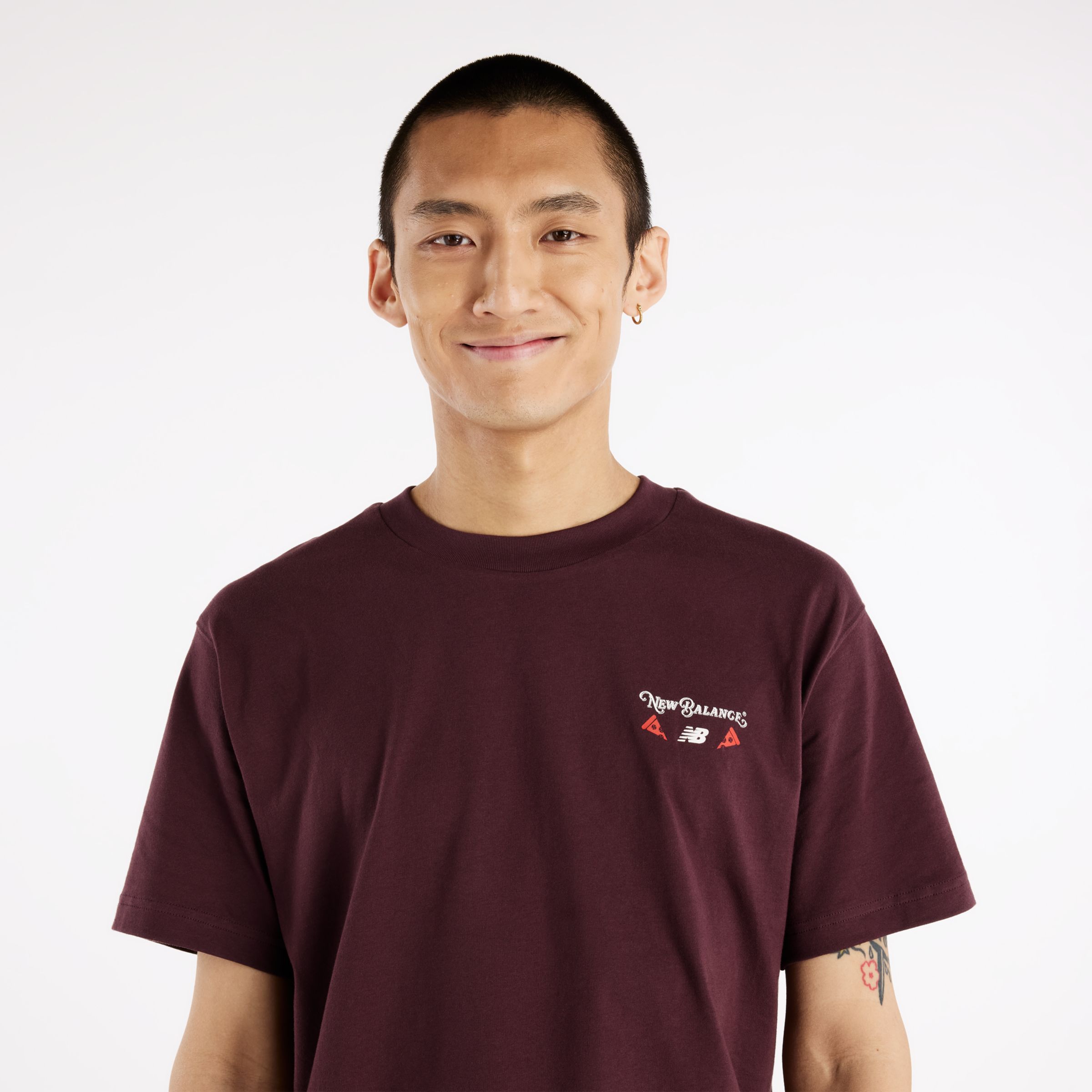 Brandon is wearing size M and is 6'1"/185cm. Chest: 33"/84cm, Waist: 28.5"/73cm, Hips: 36"/92cm