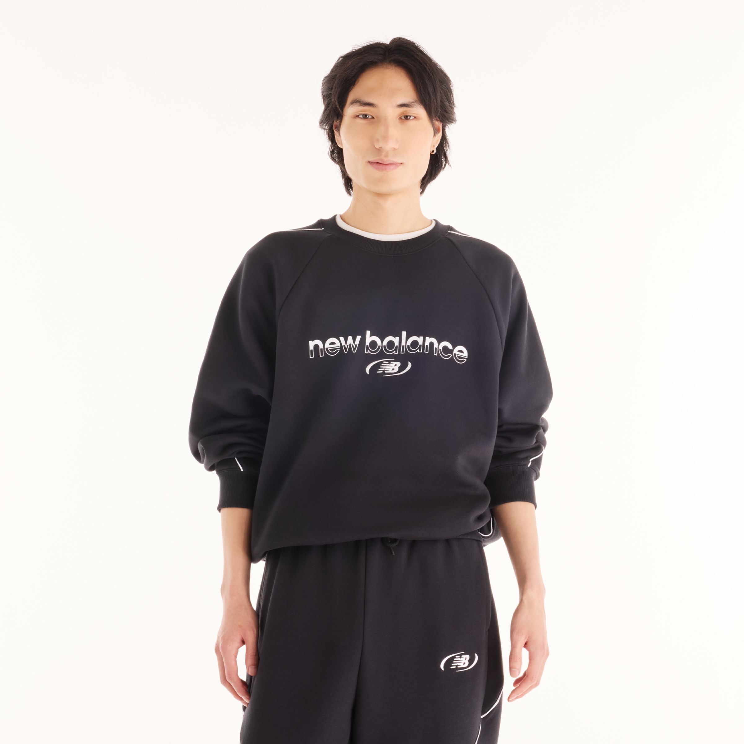 Justin is wearing size M and is 6'11"/186cm. Chest: 34"/86cm, Waist: 29"/74cm, Hips: 35"/89cm