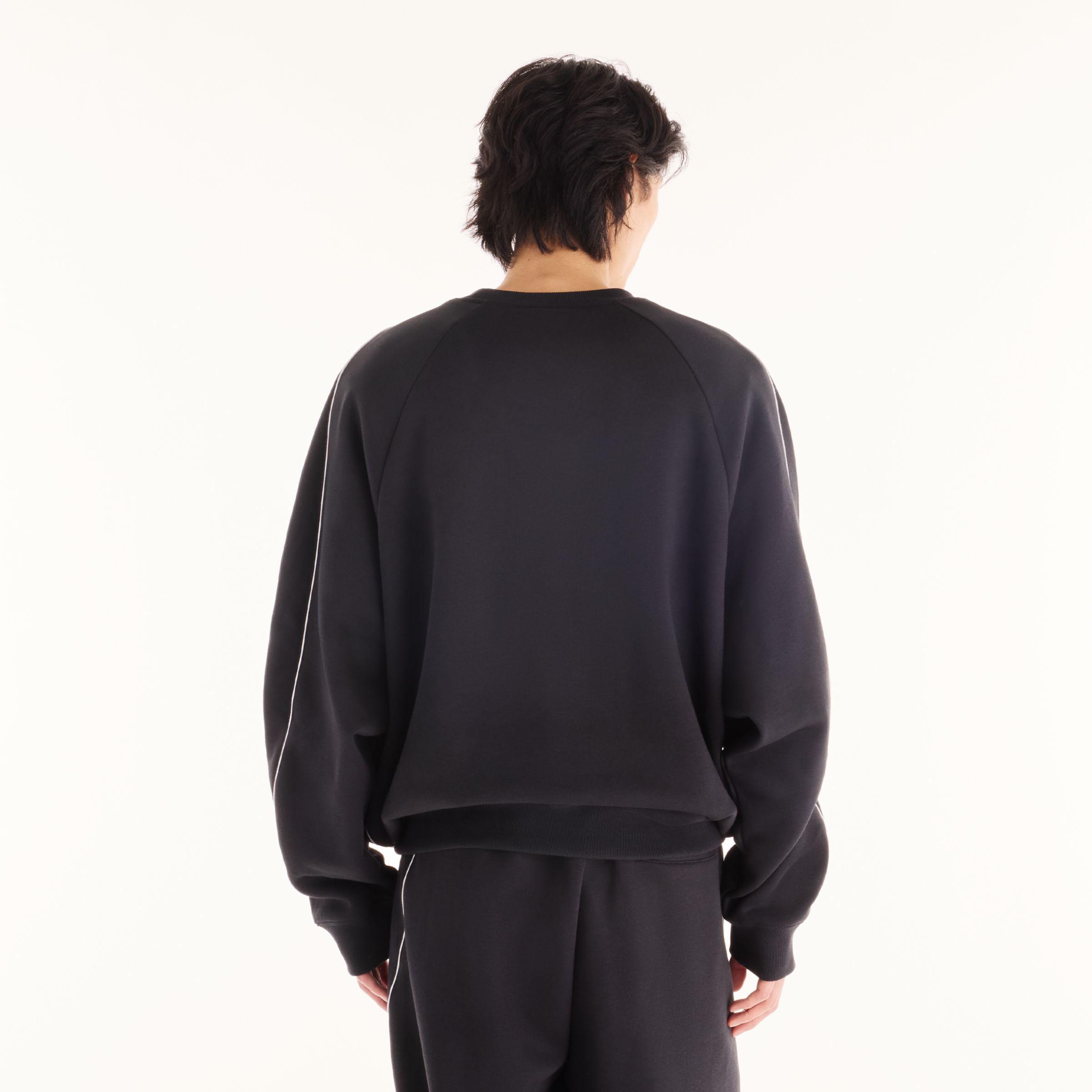Justin is wearing size M and is 6'11"/186cm. Chest: 34"/86cm, Waist: 29"/74cm, Hips: 35"/89cm