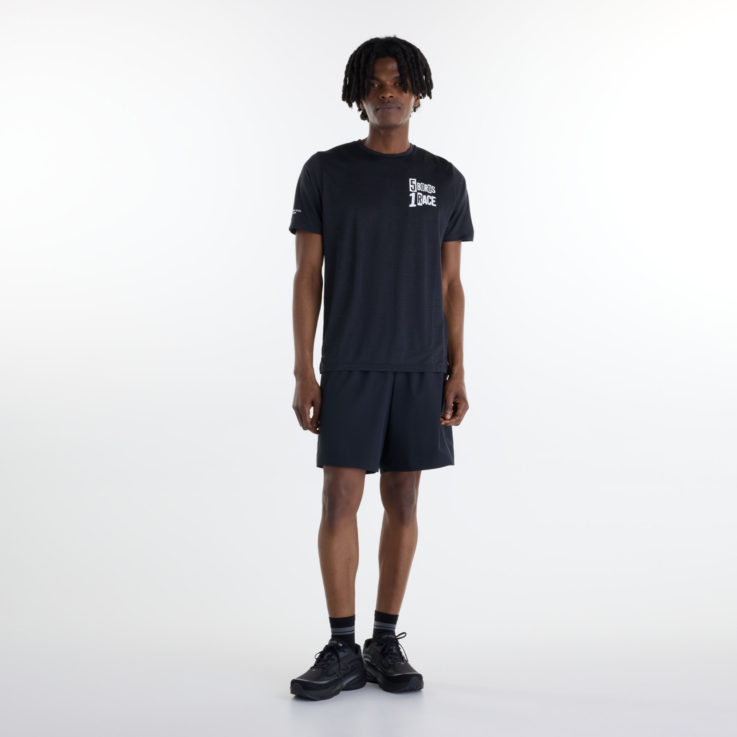 Glad tr&auml;gt Gr&ouml;&szlig;e M und ist 6'1"/ 185cm gro&szlig;. Brust : 0, Taille : 29"/74cm