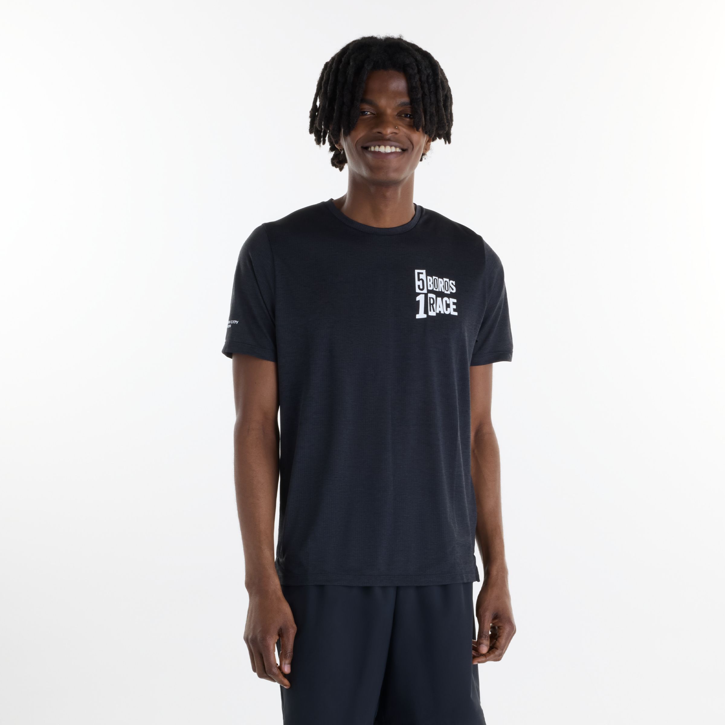 Glad tr&auml;gt Gr&ouml;&szlig;e M und ist 6'1"/ 185cm gro&szlig;. Brust : 0, Taille : 29"/74cm